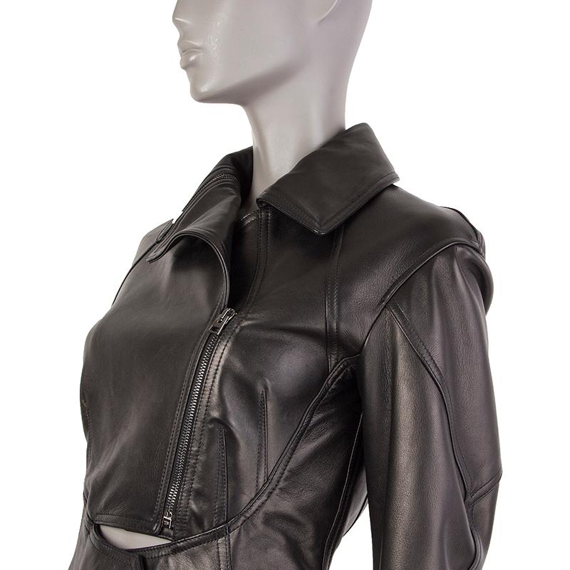 Tom Ford cropped biker jacket in black leather. With notch collar, zipper on one side of the collar, flap yoke, and zipper sleeves. Closes with silver-tone zipped and snap on the front. Lined in black silk (100%). Has been worn and is in excellent