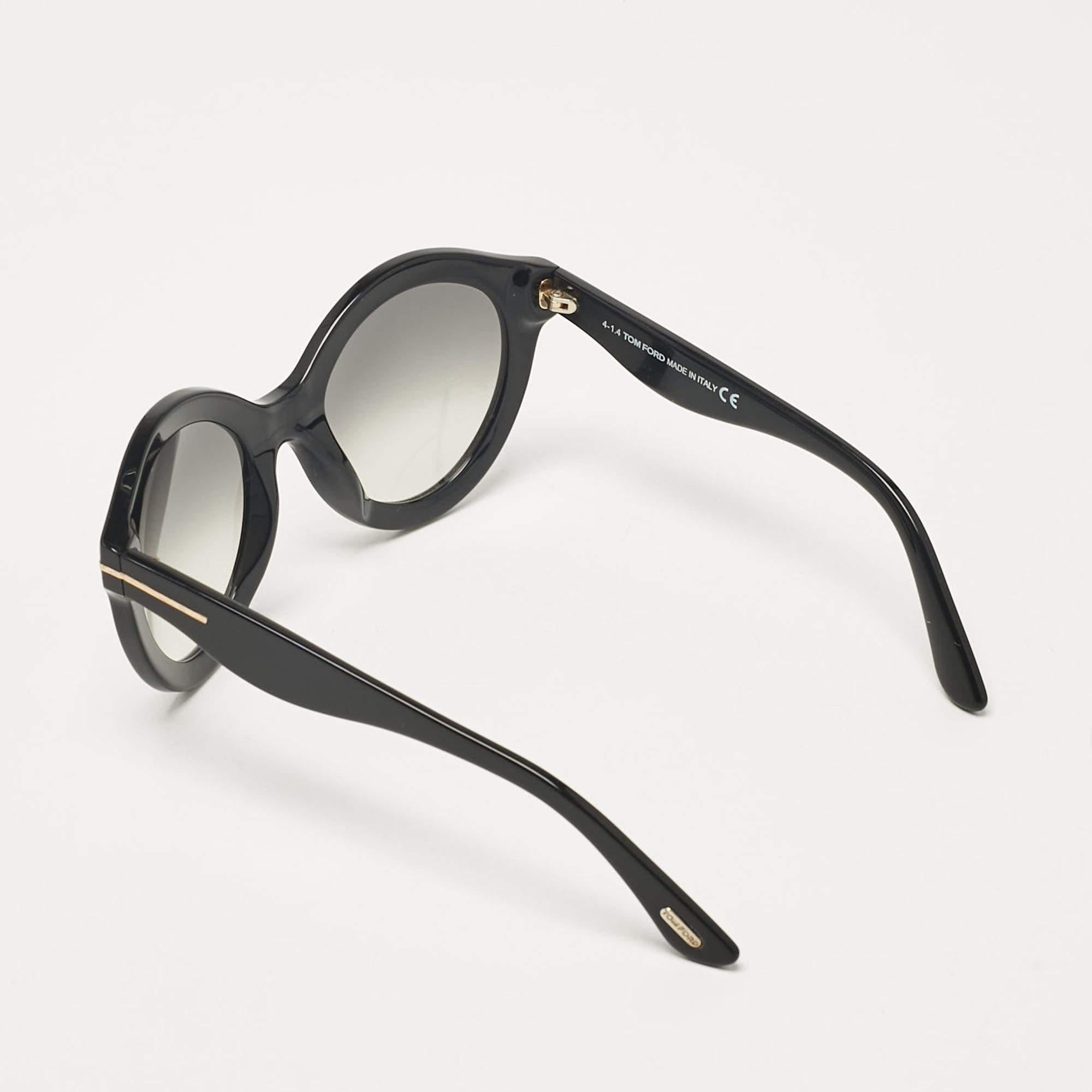 Tom Ford Black Gradient Chiara TF359 Cat Eye Sunglasses In Fair Condition In Dubai, Al Qouz 2