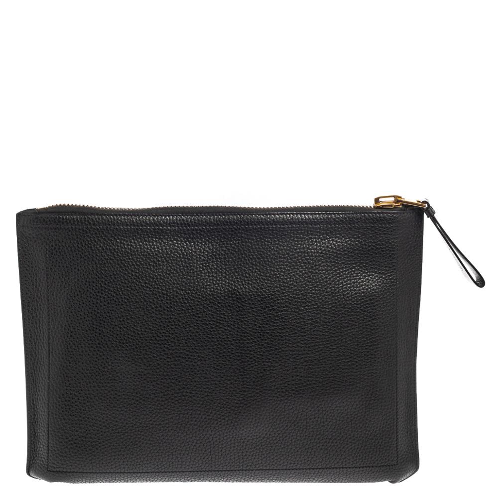 This portfolio by Tom Ford is built for making a statement. Crafted from grained leather, it has a classy black exterior and is styled with a front tuck-in flap. The top zipper opens to a well-lined fabric interior exhibiting the brand logo. It will