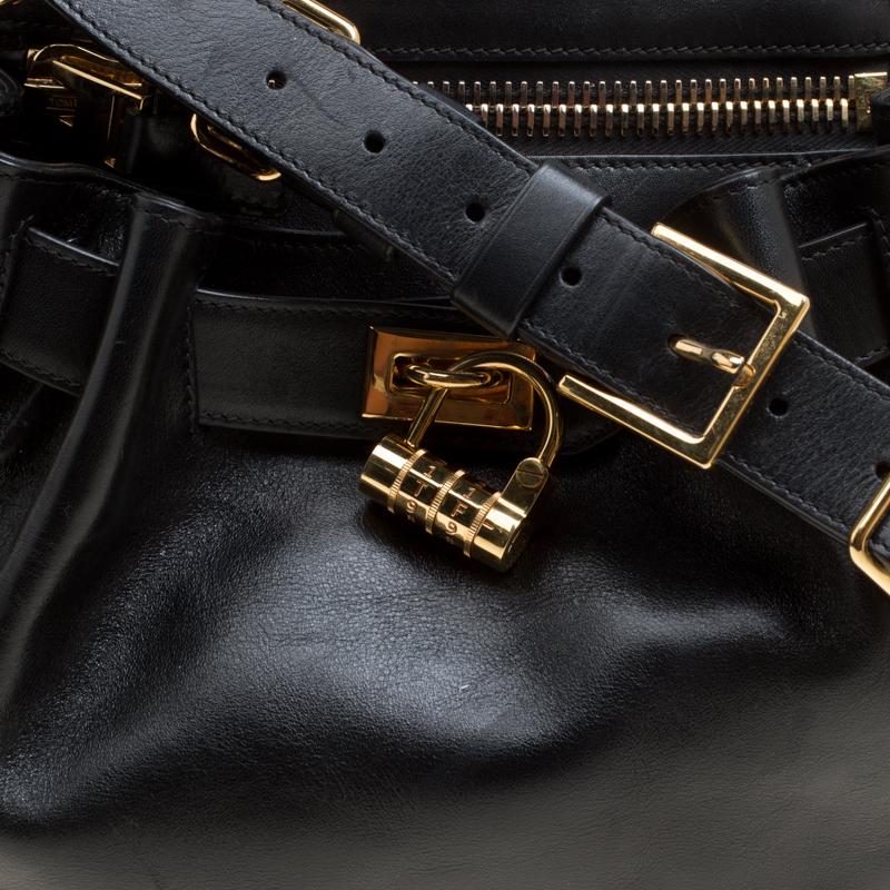 Tom Ford Black Leather Front Lock Cross Body Bag In Good Condition In Dubai, Al Qouz 2