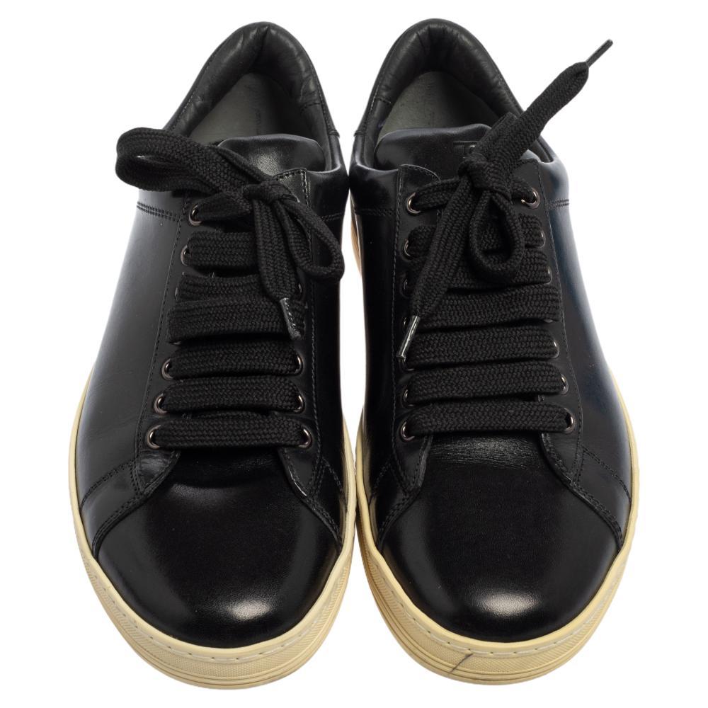 Bring home the luxurious high-fashion touch with these sneakers from Tom Ford. Crafted from black leather, these sneakers come flaunting suave details like the lace-ups and the label on the counters. You wouldn't want to miss out on such a cool