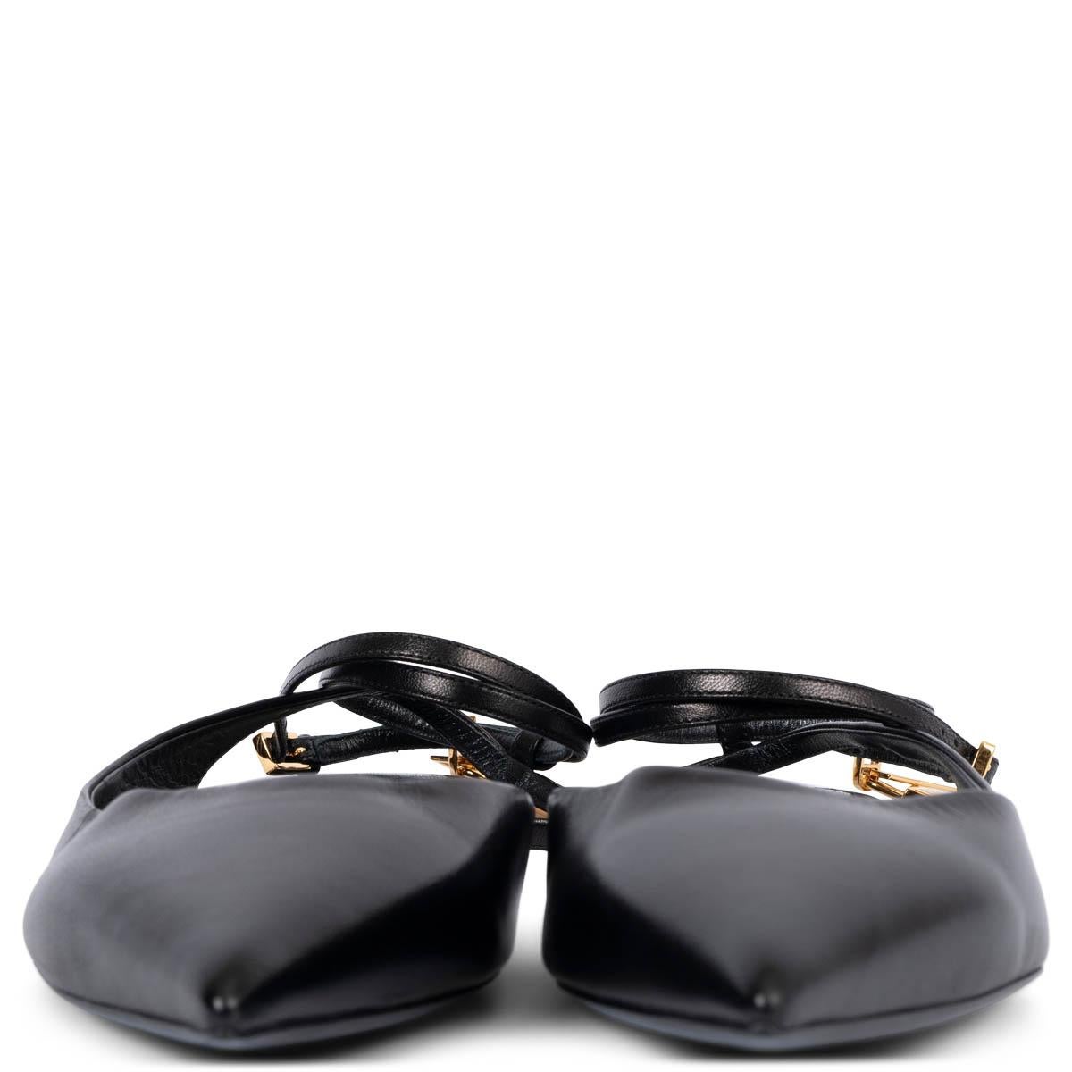 100% authentic Tom Ford Padlock 10MM pointed-toe ballet flats in smooth black leather featuring gold-tone hardware. Brand new. Come with dust bags. 

Measurements
Imprinted Size	40
Shoe Size	39.5
Inside Sole	26cm (10.1in)
Width	8cm (3.1in)
Heel	1cm