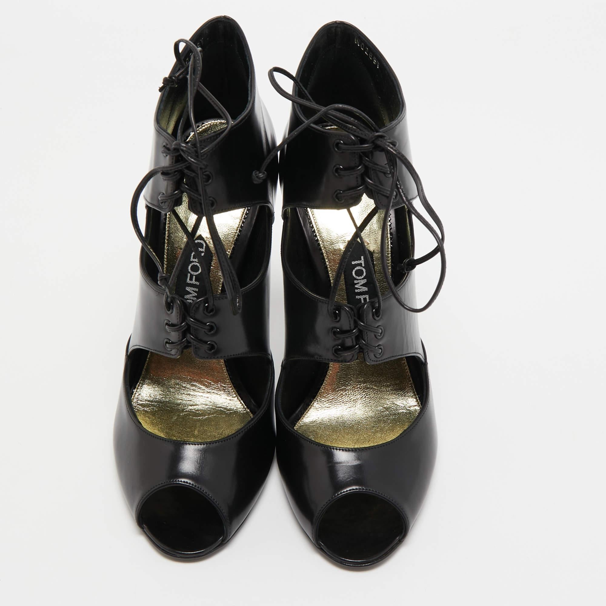 Tom Ford Black Leather Peep Toe Ankle Booties Size 39.5 In Excellent Condition For Sale In Dubai, Al Qouz 2