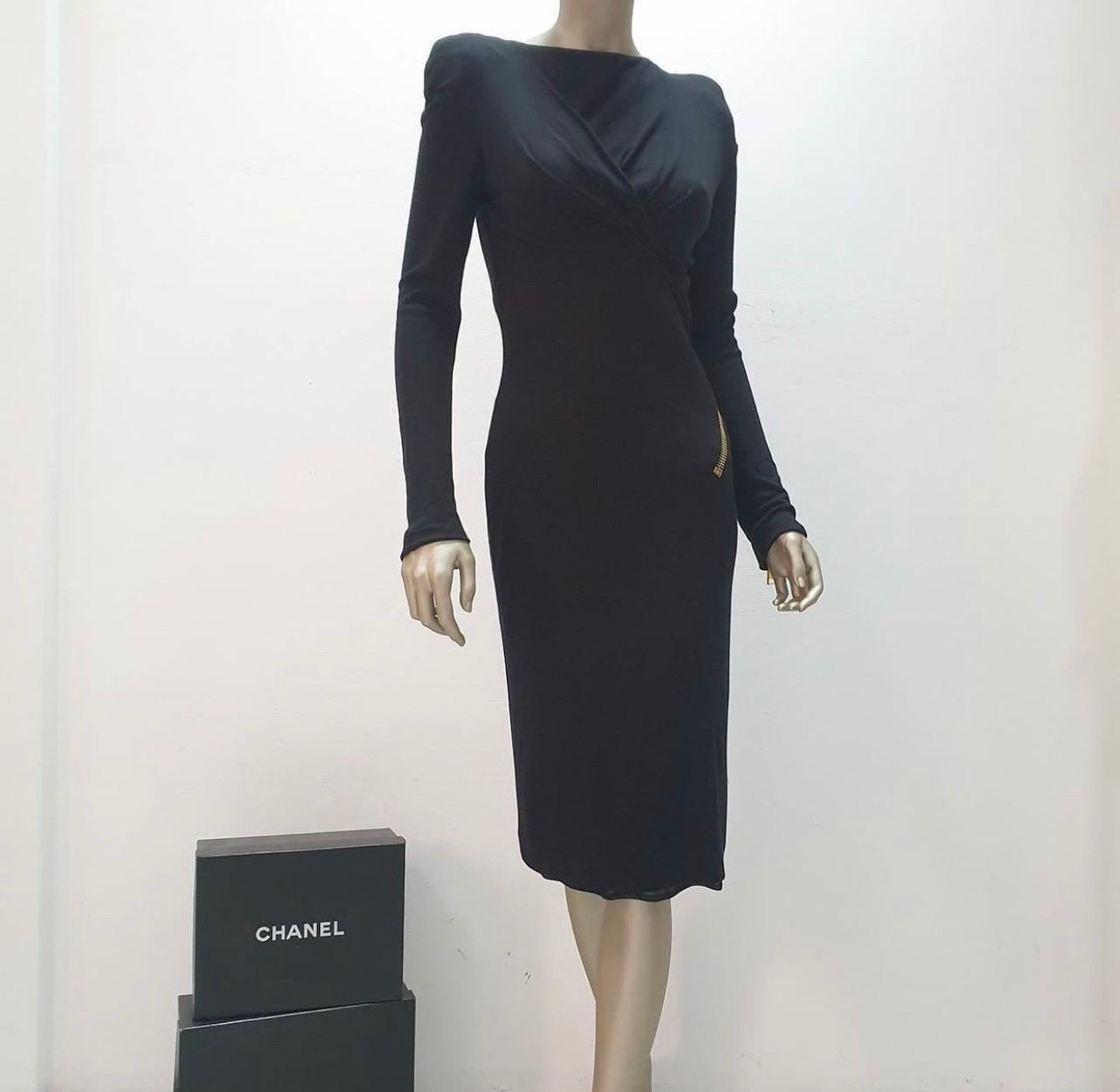 Tom Ford Black Long Sleeve Zip Mini Dress
TOM FORD WOMEN'S BLACK SIGNATURE ZIP DRESS

- BLACK ROUND NECK WITH A V-DRAPED FRONT

- SHOULDER PADS

- GUNMETAL SIGNATURE METAL ZIP

Sz.44

Very good condition.