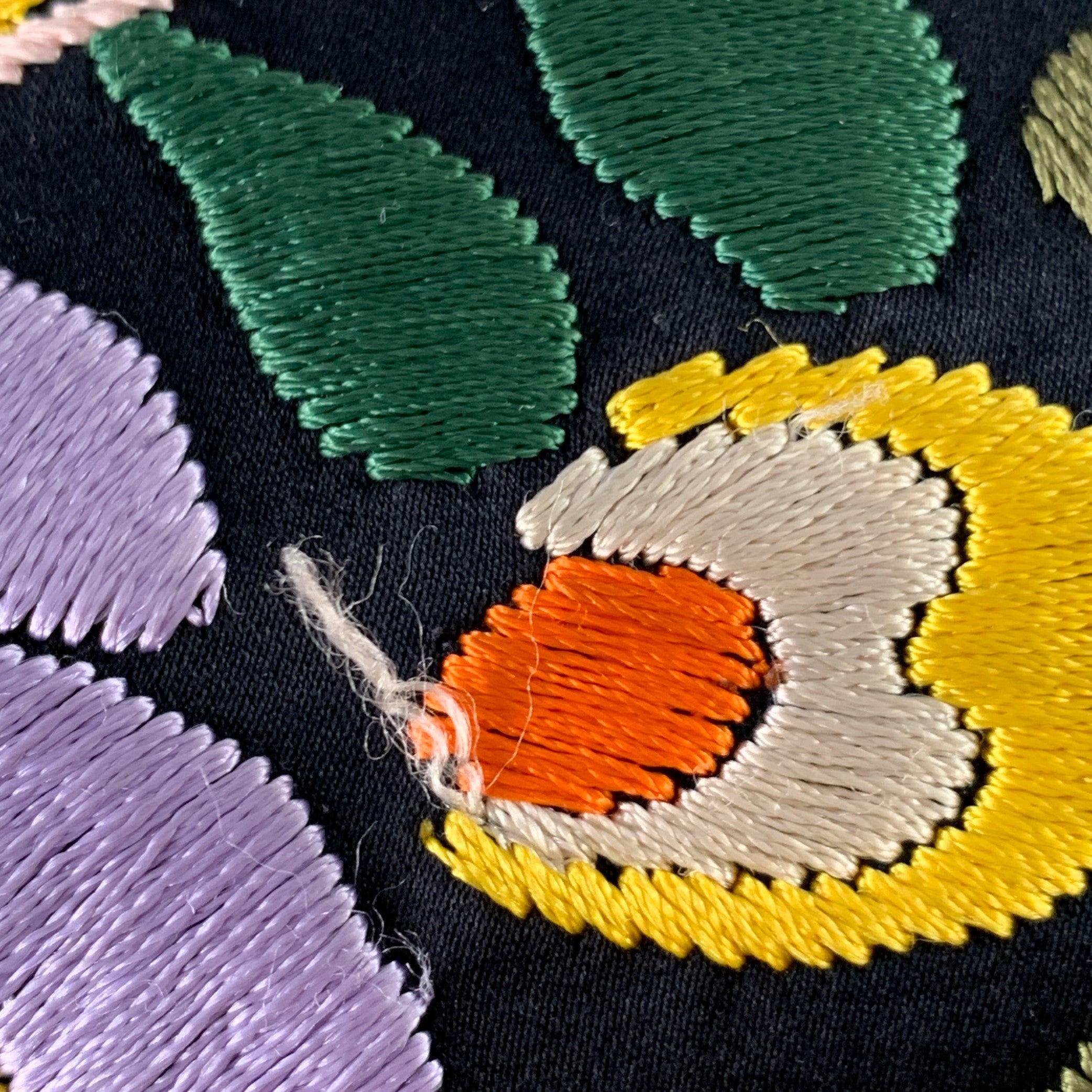 TOM FORD Sac à main en cuir brodé multicolore noir en vente 4