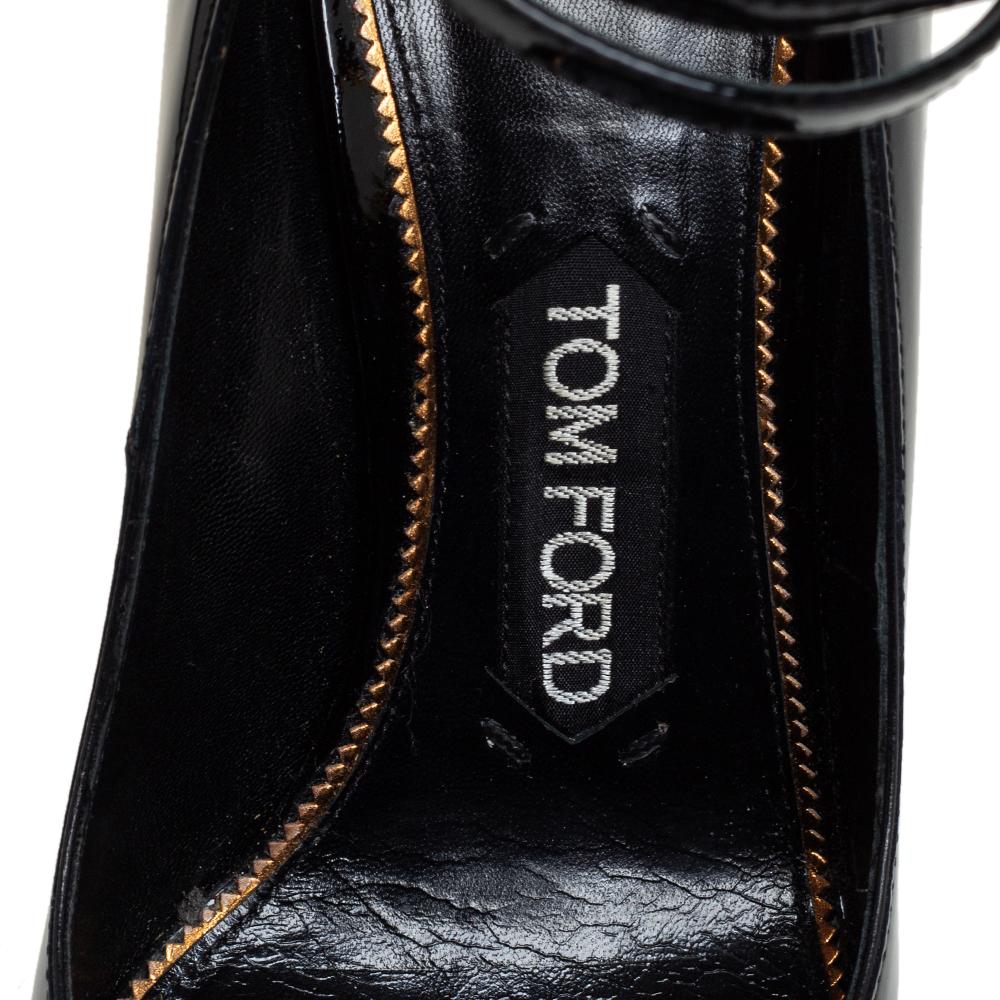 Tom Ford Black Patent Leather Padlock Pointed Toe Pumps Size 36 In Good Condition In Dubai, Al Qouz 2