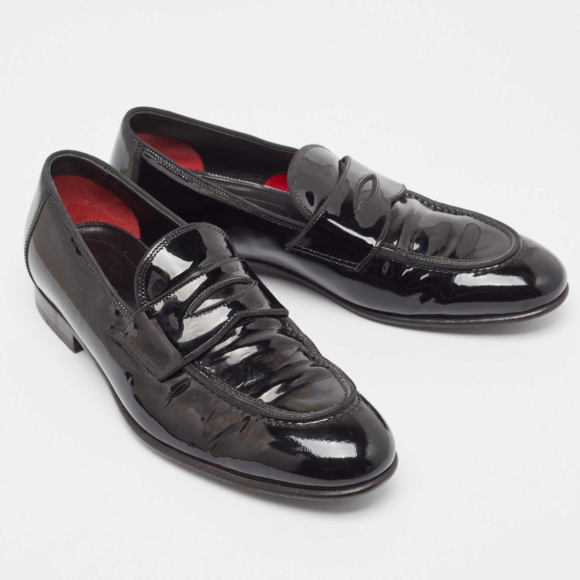 Tom Ford Black Patent Leather Penny Loafers Size 40 In Good Condition For Sale In Dubai, Al Qouz 2
