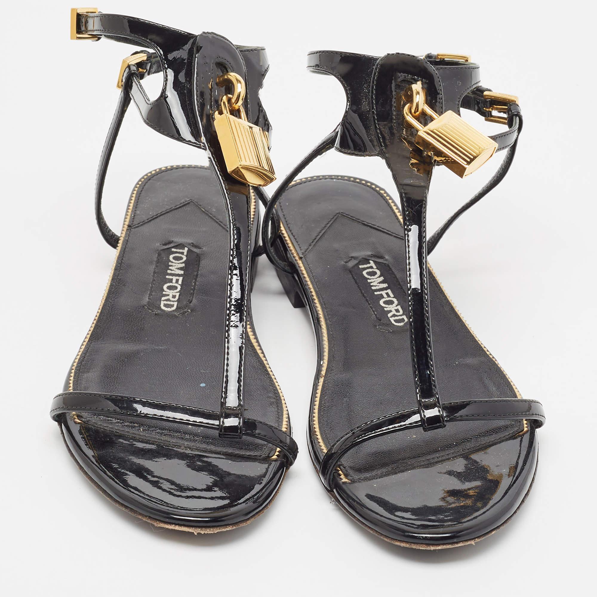 Tom Ford Black Patent Leather T Strap Padlock Flat Sandals Size 37.5 In Good Condition For Sale In Dubai, Al Qouz 2