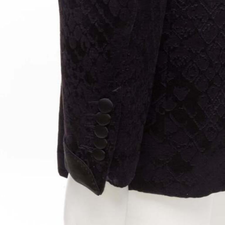 TOM FORD black satin shawl collar python jacquard tuxedo jacket IT50 L
Reference: JSLE/A00067
Brand: Tom Ford
Designer: Tom Ford
Material: Polyamide, Silk
Color: Black
Pattern: Animal Print
Closure: Button
Lining: Black Fabric
Extra Details: Single