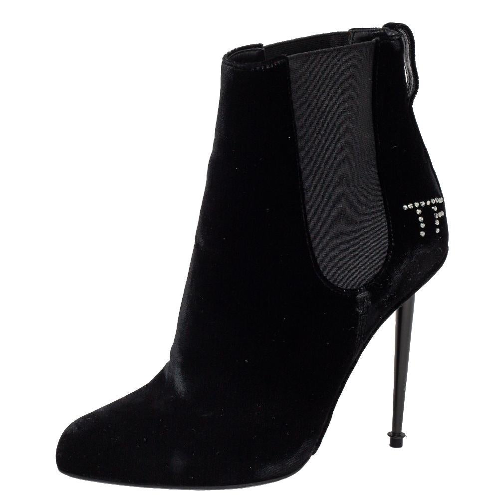 Let these ankle boots from Tom Ford help you shine a little more than others and amaze onlookers with every step! They have been crafted from black suede and designed with almond toes, crystal-embellished 'TF' logo details, and 9 cm slim heels. They