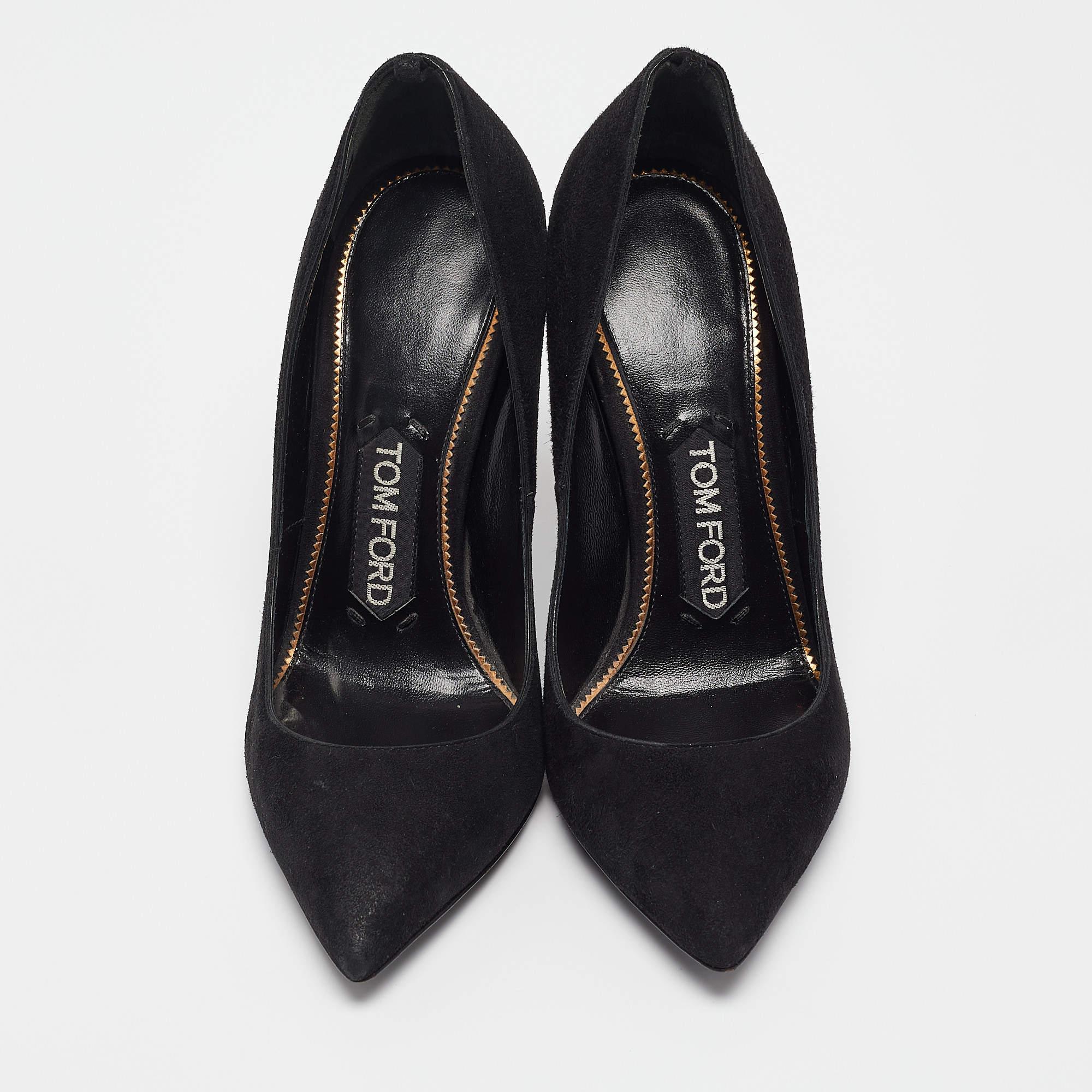 Tom Ford Black Suede Padlock Pumps Size 35 In Good Condition In Dubai, Al Qouz 2