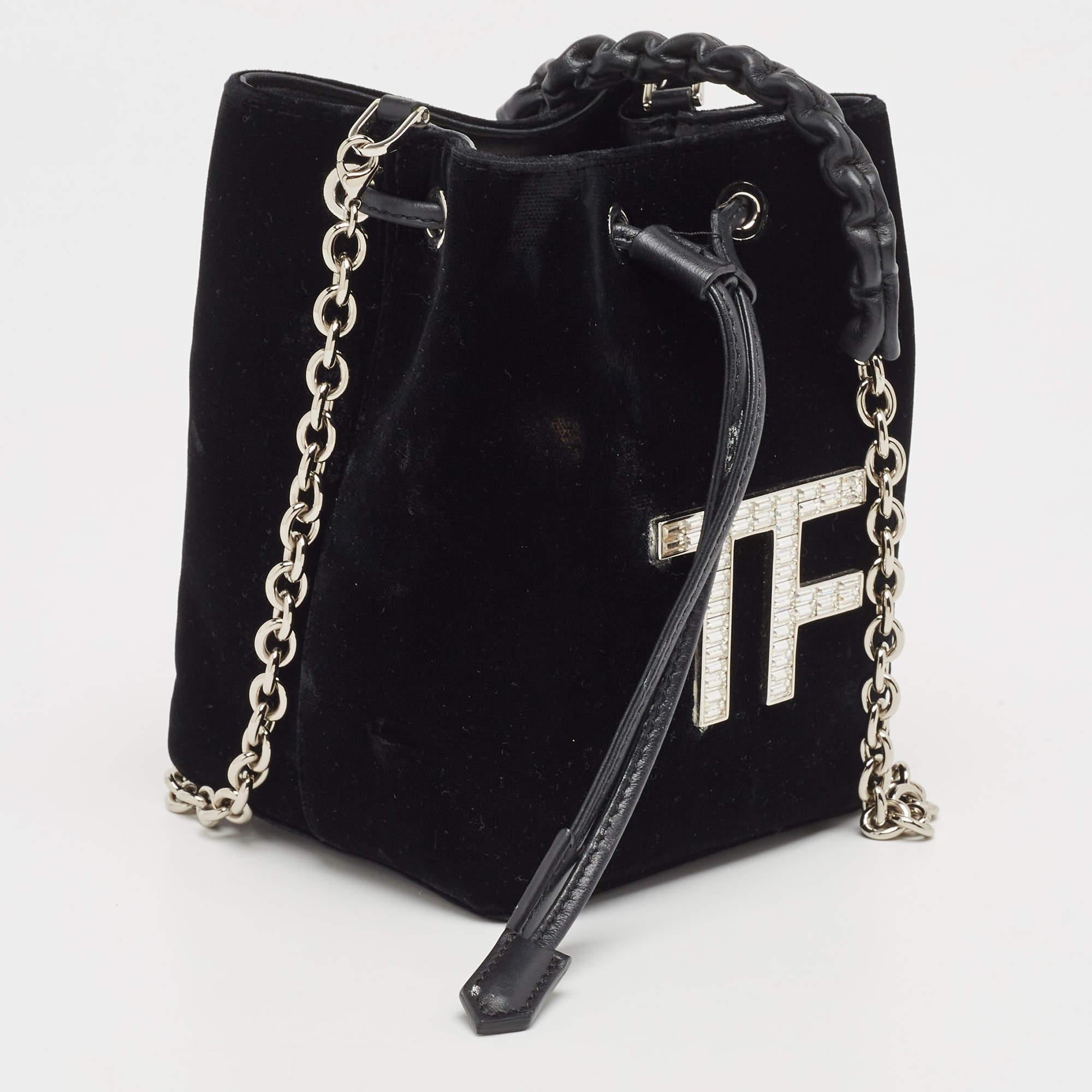 Tom Ford Schwarze Mini TF Crystals Bucket Bag aus Samt mit Kristallen Damen im Angebot