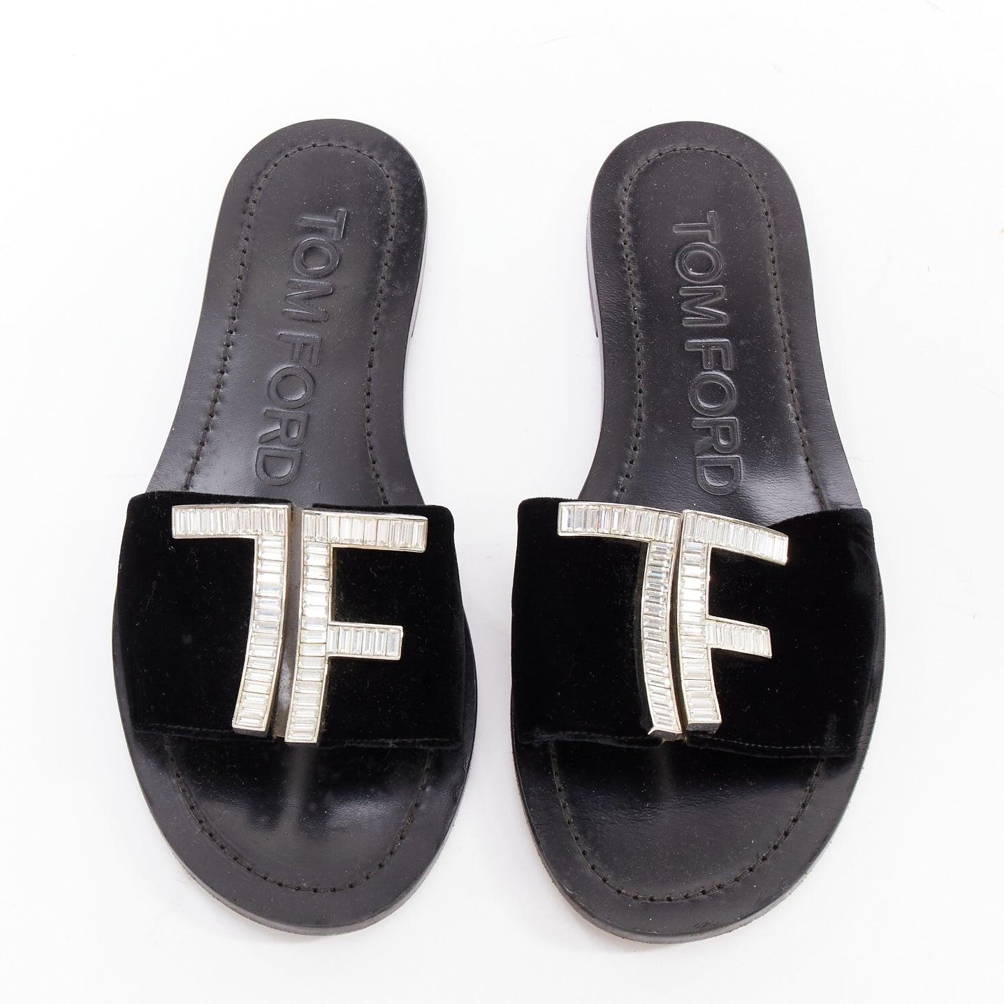 TOM FORD black velvet silver big crystal TF embellished flat sandals EU38
Reference: CNPG/A00128
Brand: Tom Ford
Designer: Tom Ford
Material: Velvet
Color: Black, Silver
Pattern: Solid
Closure: Slip On
Lining: Black Leather
Made in: