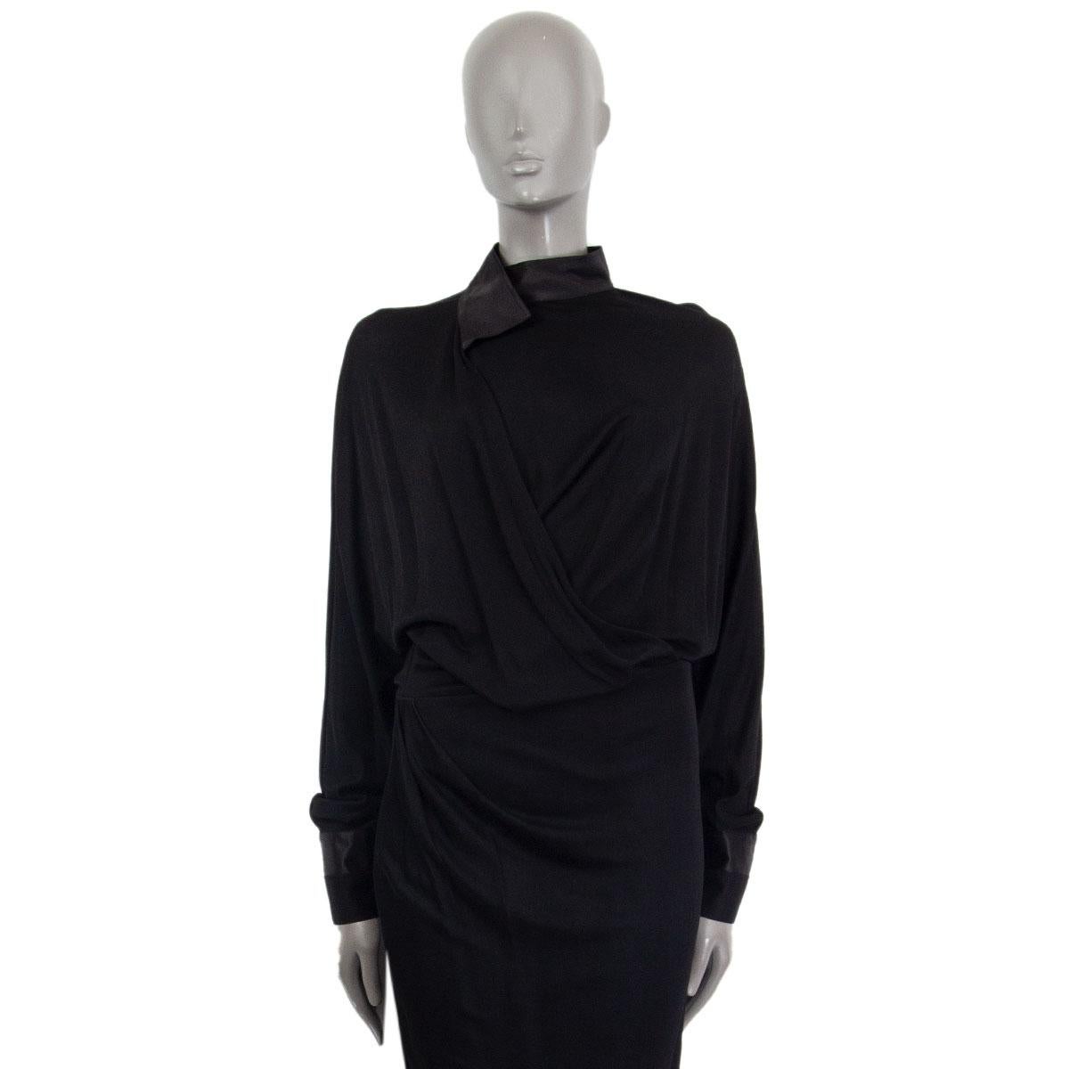 Tom Ford knee-length bat sleeve dress in black viscose (100%) with satin cuffs, collar and side slit in black silk (100%). Has a gathered waist and asymmetric front part. Opens with a zipper on the side. Brand new. 

Tag Size 38 
Size XS
Shoulder