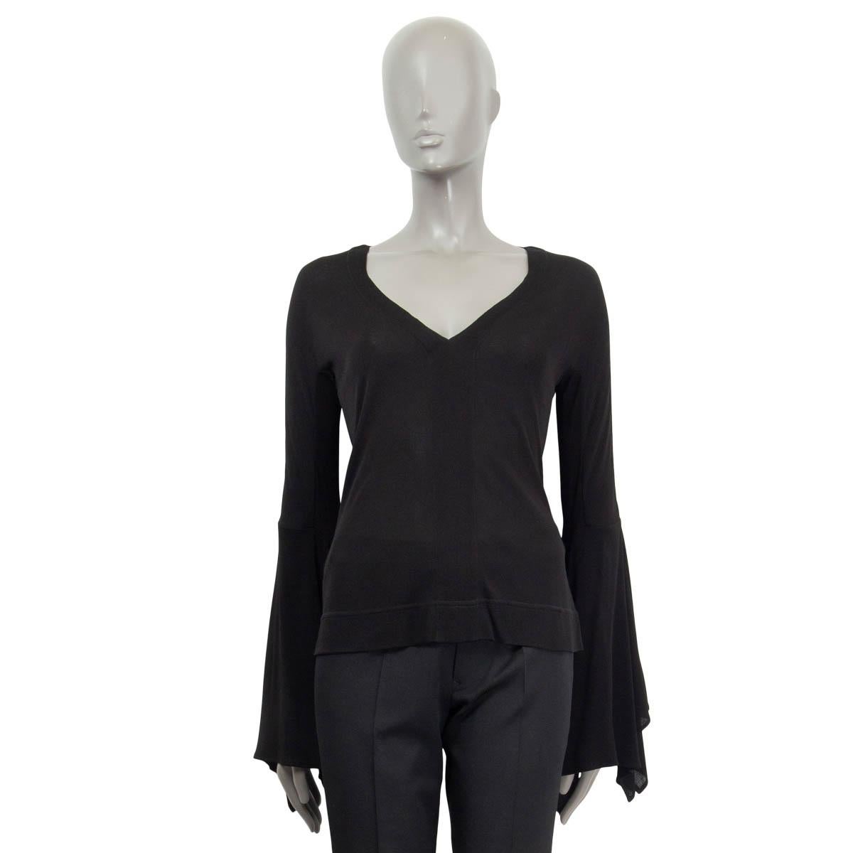 100% authentic Tom Ford v-neck blouse in black viscose (100%) with extra long bell-sleeves. Has been worn and is in excellent condition. 

Measurements
Tag Size	44
Size	L
Shoulder Width	42cm (16.4in)
Bust From	98cm (38.2in)
Waist From	84cm