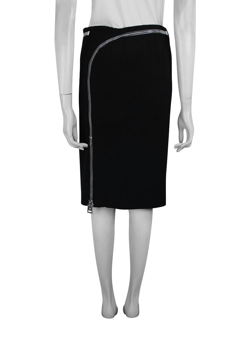 TOM FORD

Original Tom Ford Zipper Black Fabric Skirt. 



The straight model has details of front and waist zippers, 


knee length, back closure by invisible zipper, brooches and button, zipper slit


Content: 65% Viscose 32% Acetate 3% Elastane
