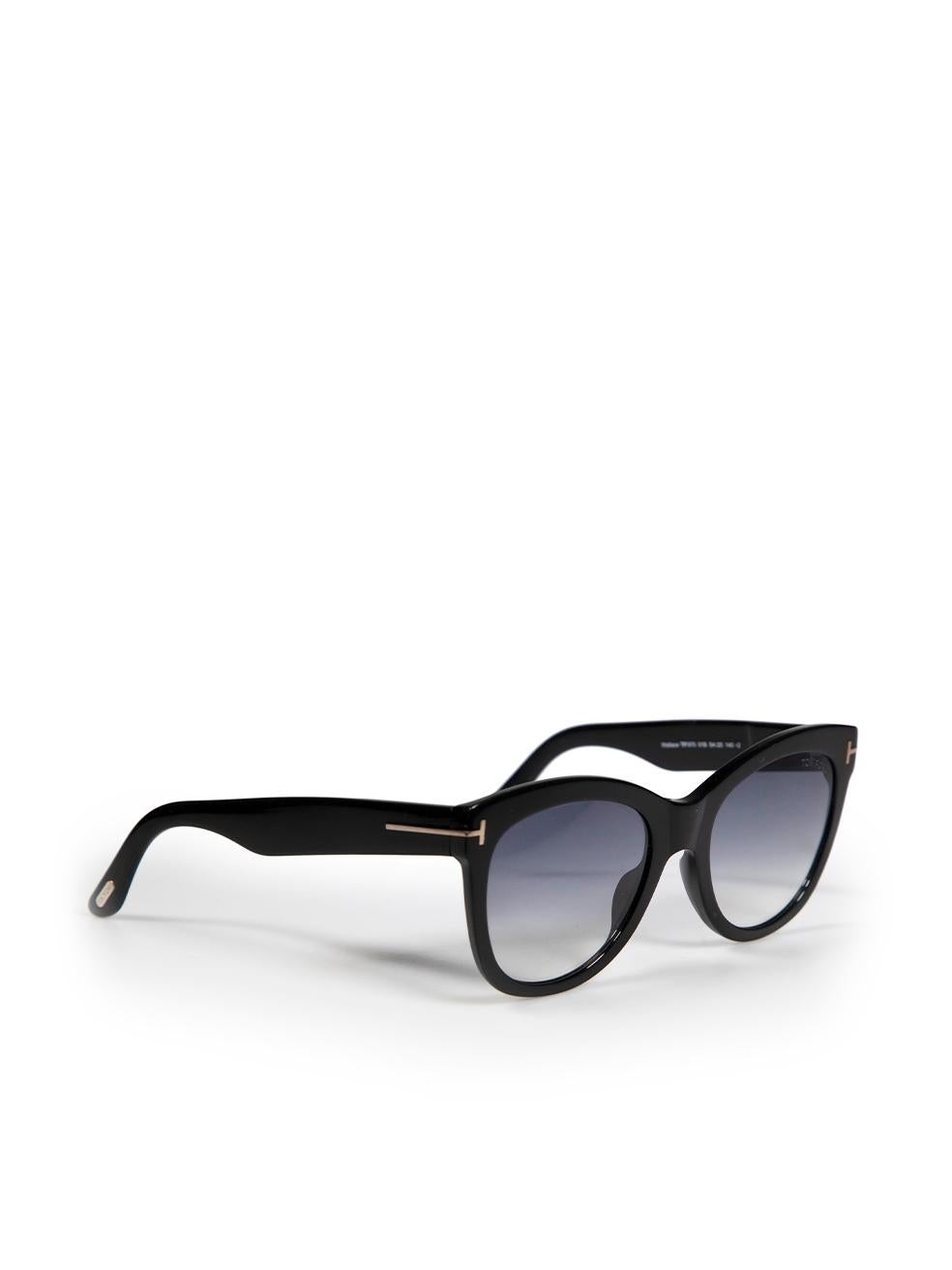 CONDITION is Good. Minor wear to sunglasses is evident. Light wear to the frames with very light scratching found throughout on this used Tom Ford designer resale item. Comes in original case.
 
 Details
 Model: Wallace
 Black
 Plastic
 Sunglasses
