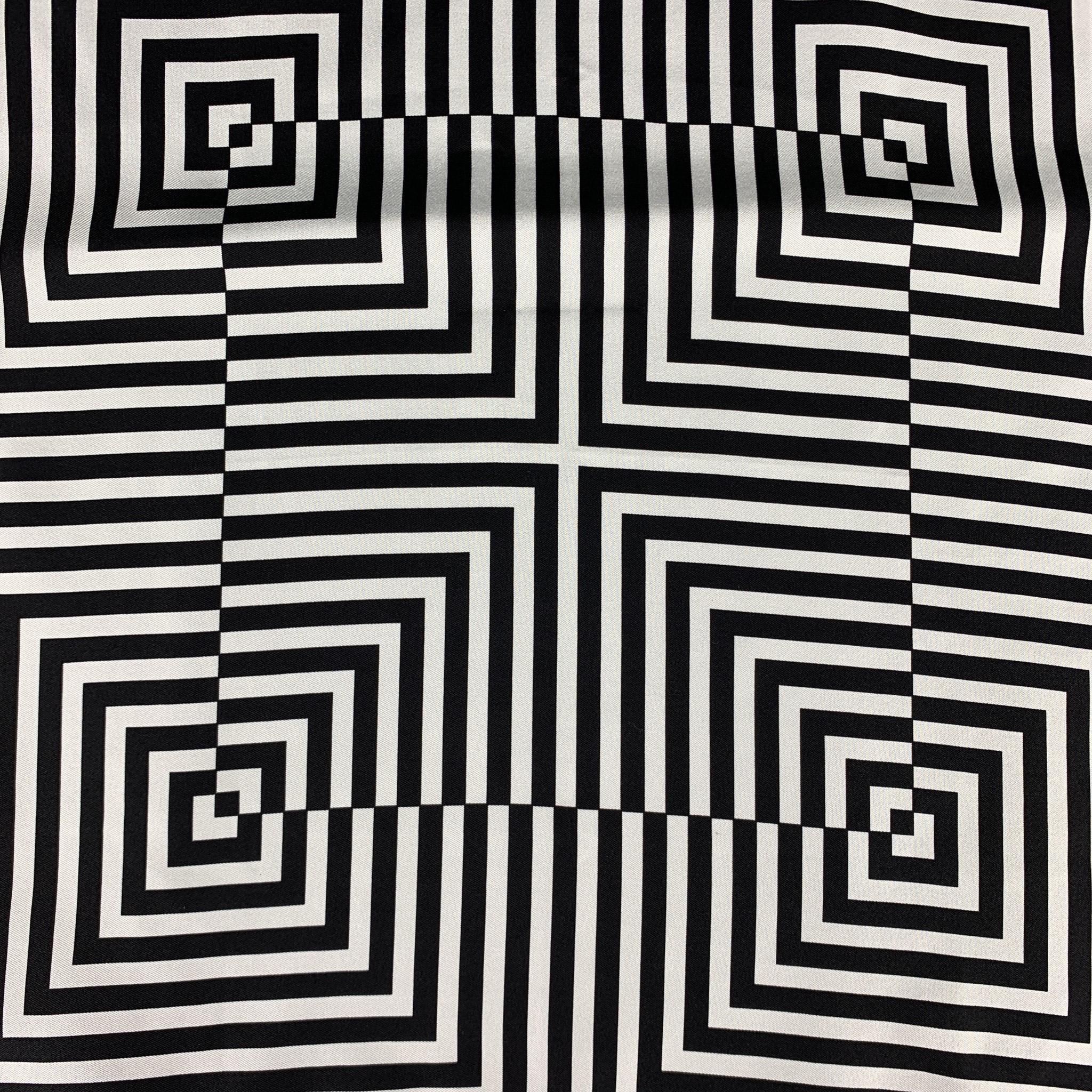 TOM FORD pocket square comes in a black & white optical square print silk. Made in Italy.

Excellent Pre-Owned Condition.
Original Retail Price: $190.00

Measurements:

15.5 in. x 15 in.  