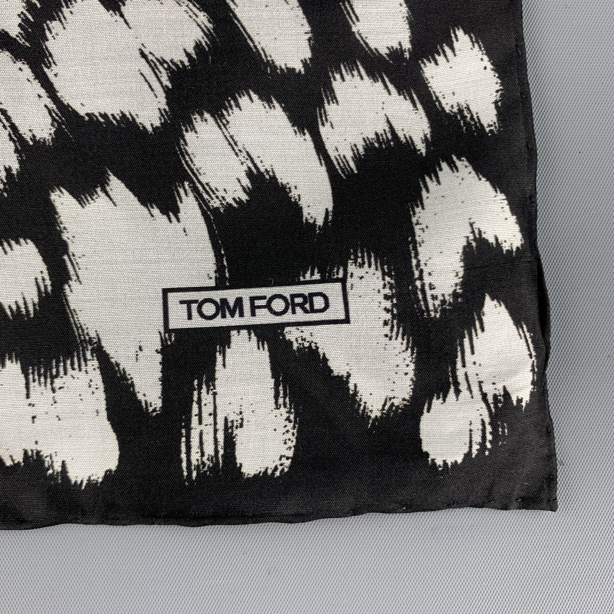 TOM FORD Black & White Spot Print Silk Pocket Square In Excellent Condition In San Francisco, CA