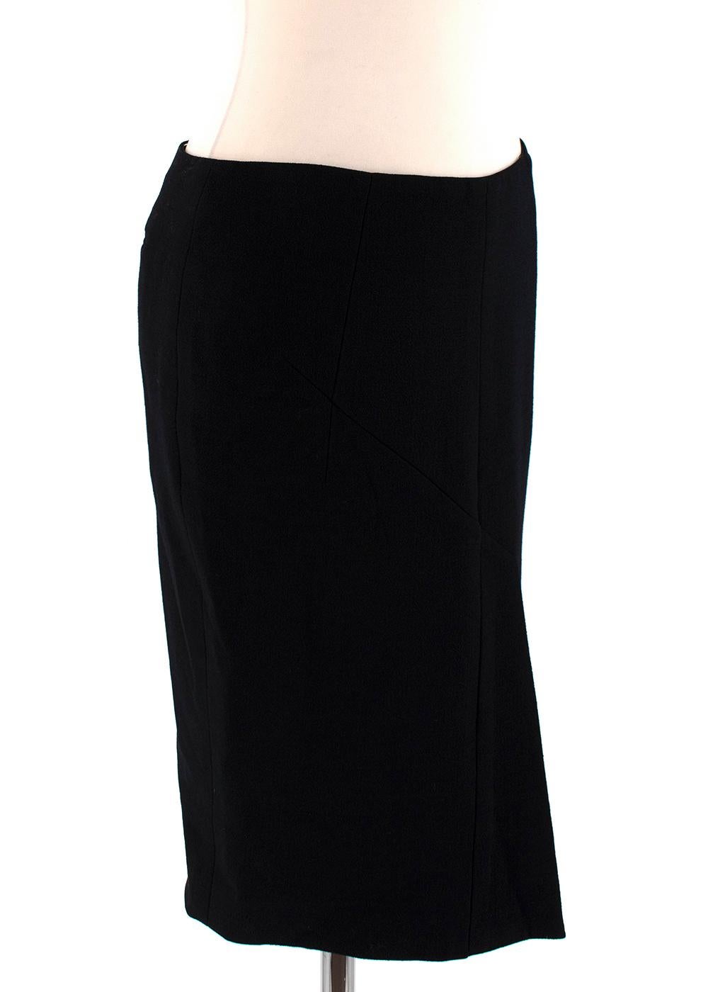 Tom Ford Black Wool Pencil Skirt

- Shiny silk inner lining
- Back zip fastening
- Two back slit pockets
- Front panel slit
- Darts to accentuate the waist 
- Just below the knee length
- Textured material
- Warm blend of wool

Fabric