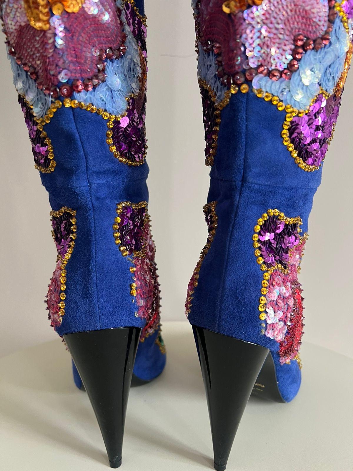 Tom Ford - Cuissardes en daim bleu à fleurs pailletées en vente 2