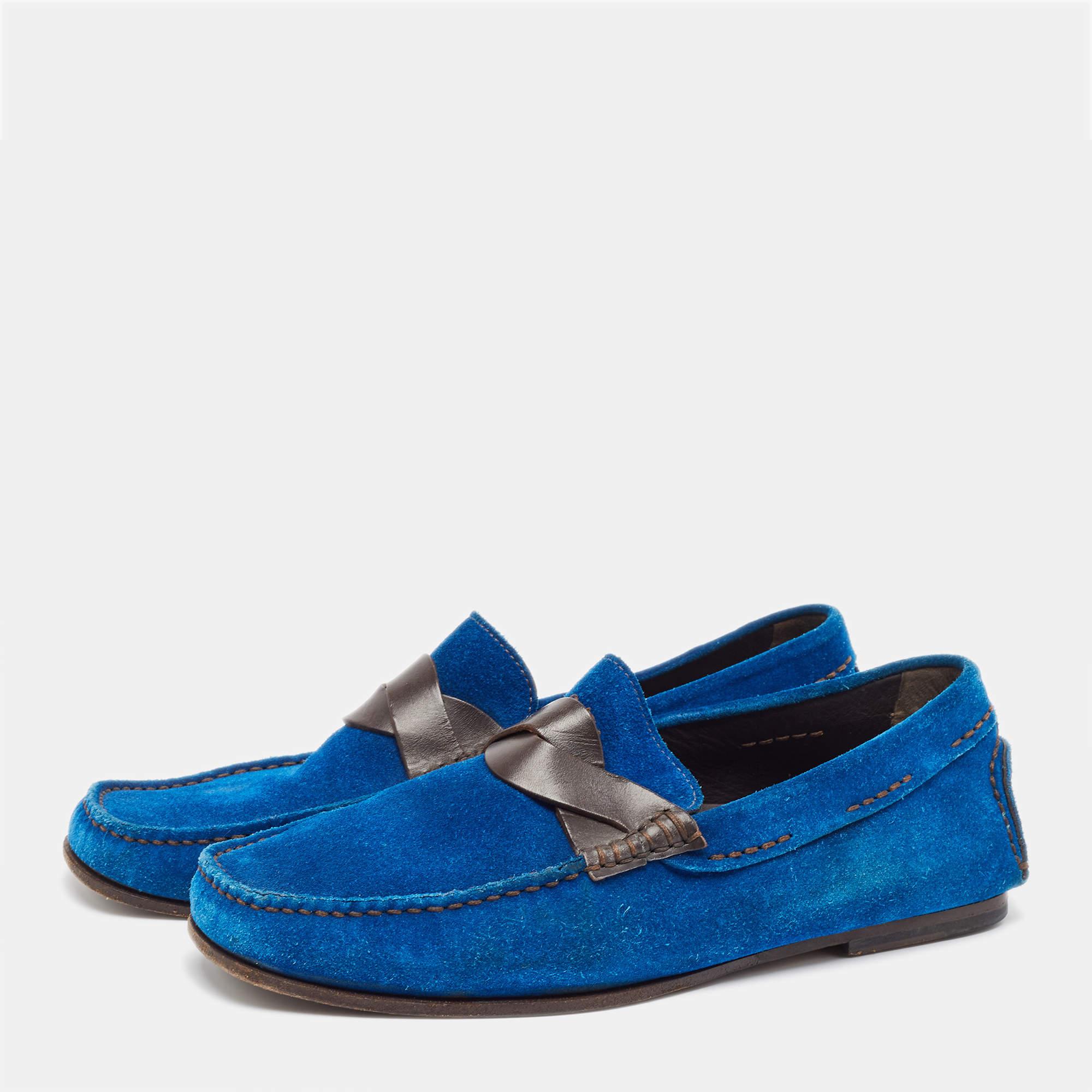 Pratiques, à la mode et durables, ces mocassins bleus Tom Ford sont soigneusement conçus pour accompagner votre style de tous les jours. Ils sont fabriqués à l'aide des meilleurs matériaux pour être un achat de premier ordre.