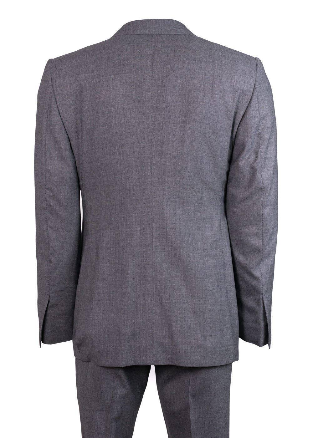 Brand New Tom Ford Chambray Windsor 2-Piece Suit
Original Tags & Hanger Included
Retails in Stores & Online for $5460
Men's Size EUR 46 R / US 36 R Fits True to Size

Assume the calm air of the Modern Tom Ford man in your Winsdor suit. This high