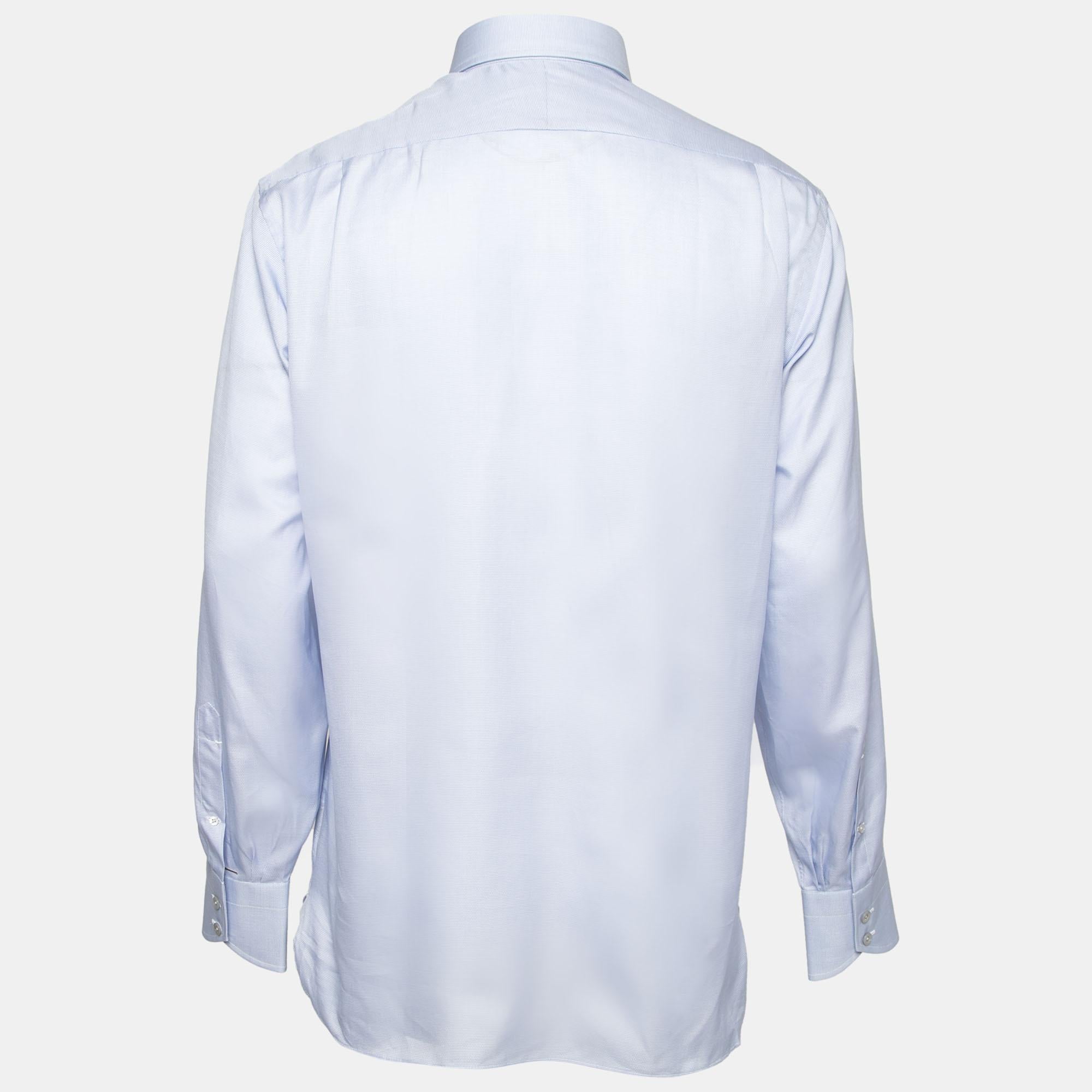 Cette chemise Tom Ford apporte une touche de luxe à votre tenue de soirée. Conçue en coton, elle est dotée d'une fermeture à bouton sur le devant, d'un col classique et de manches longues avec poignet boutonné.

Comprend : Étiquette, bouton