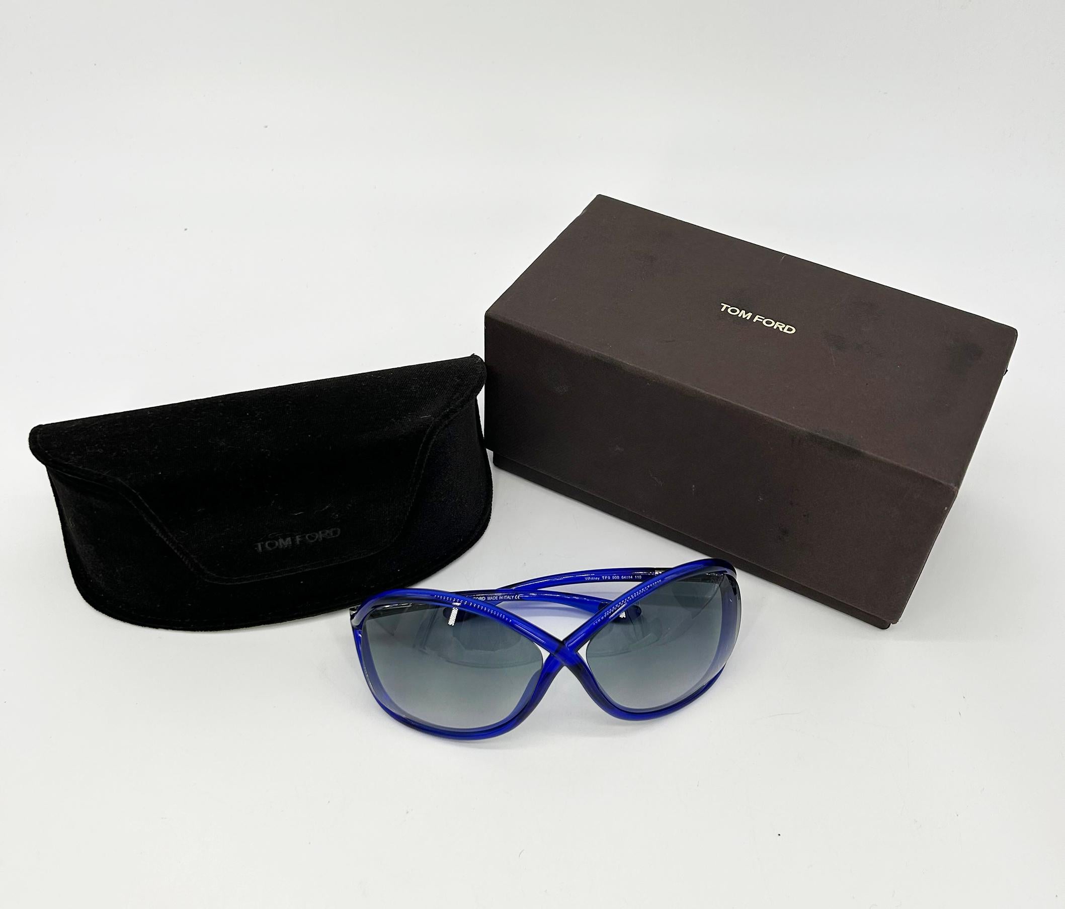 Occhiali da sole Tom Ford con montatura blu e lenti sfumate Whitney in vendita 7