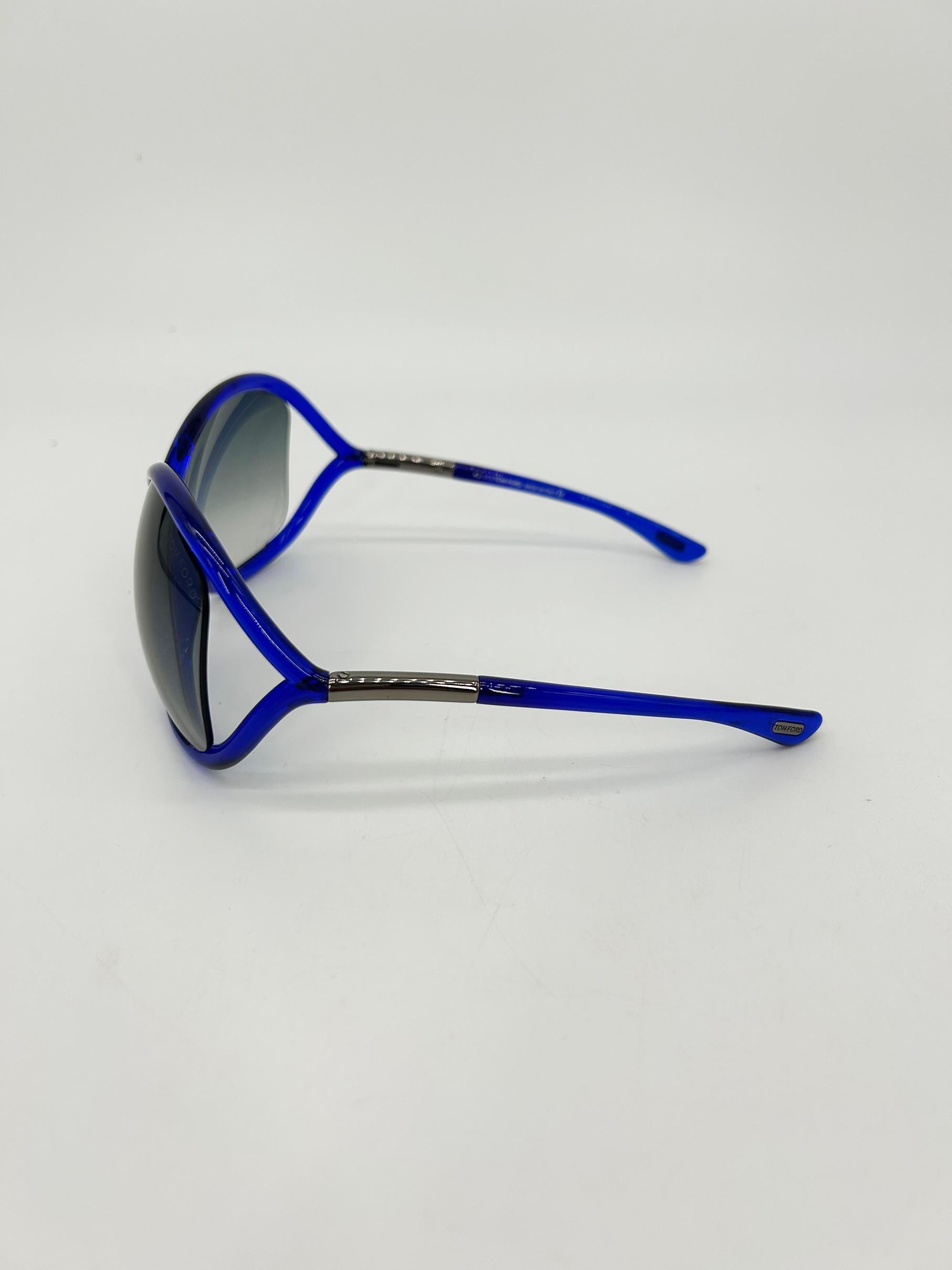 Occhiali da sole Tom Ford con montatura blu e lenti sfumate Whitney in vendita 1