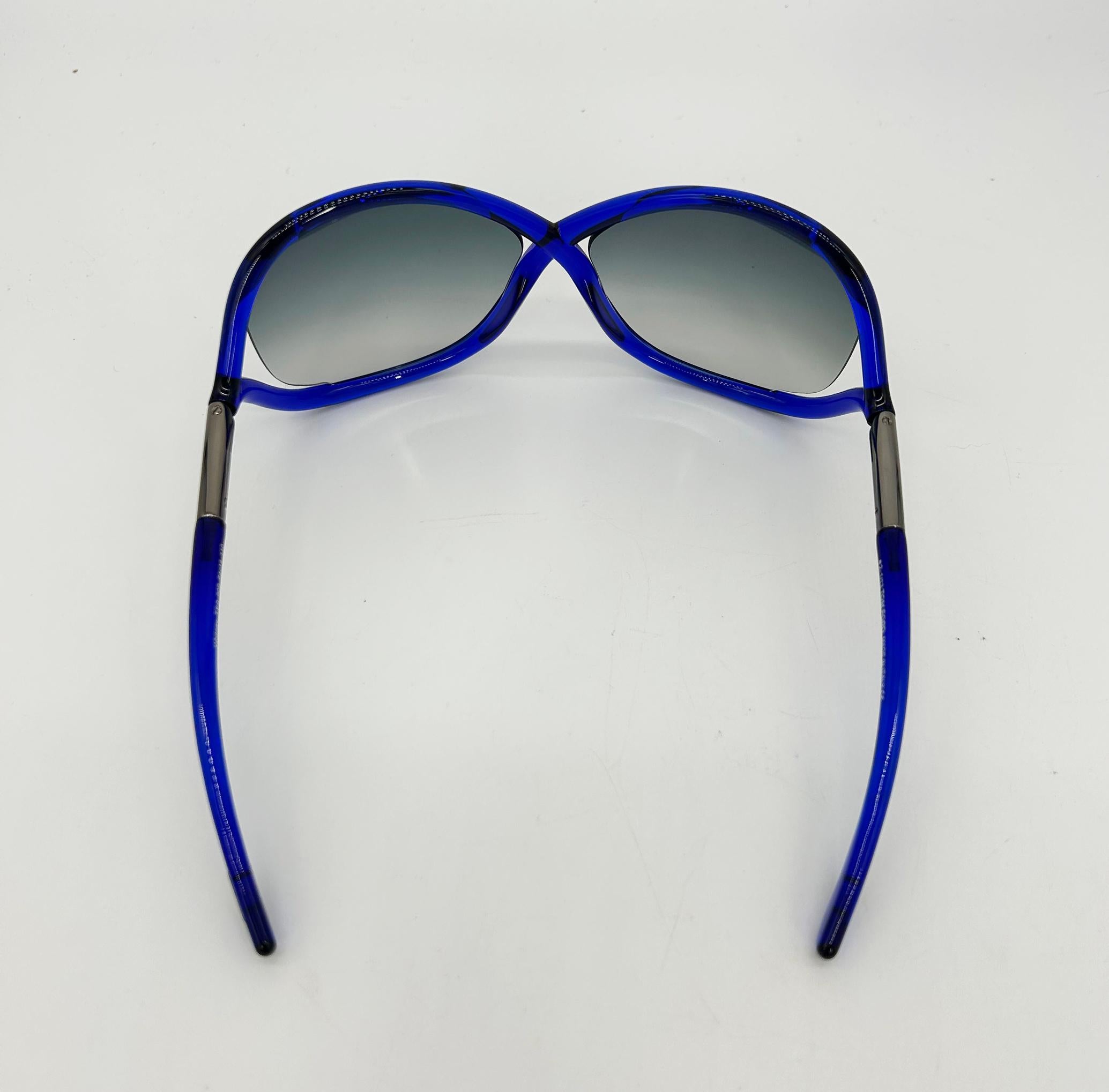 Occhiali da sole Tom Ford con montatura blu e lenti sfumate Whitney in vendita 2