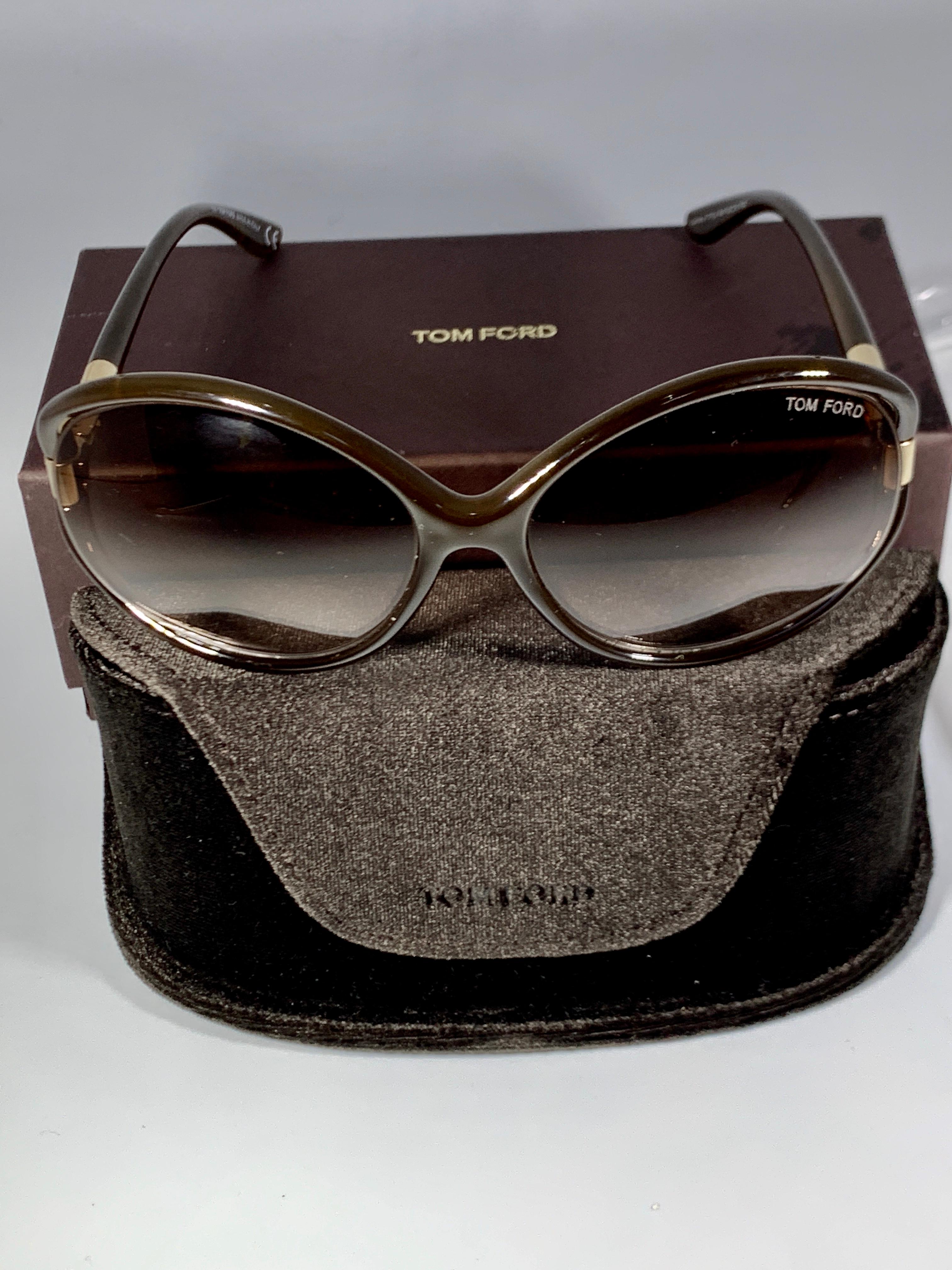 Tom Ford Brand New  FT0124 60-15-130 48F Brown Women Sunglasses, Made in Italy
Sandrine TF 124
48F
60   15  130
Great Gift just in time for Holidays
Amazing and High Fashionable Sun Glasses
Full money Back Guaranteed. 
Monalisa Jewelry Inc.
We are