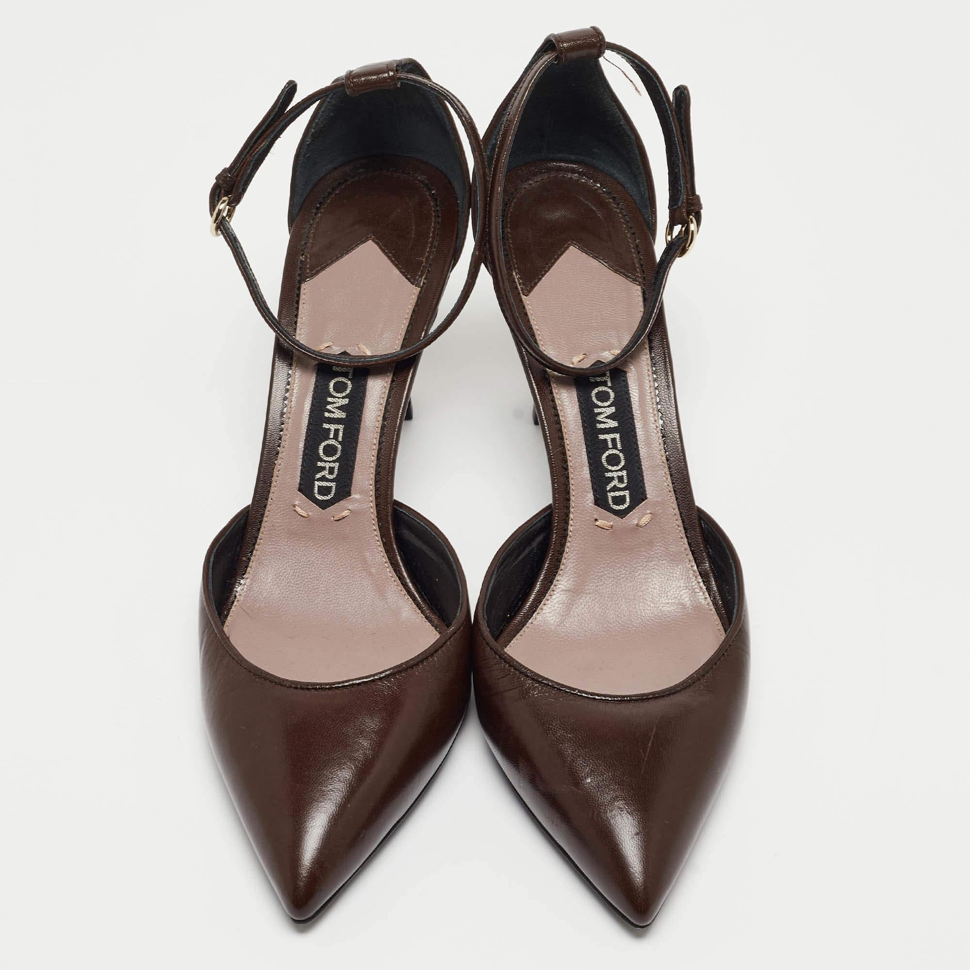 The fashion house’s tradition of excellence, coupled with modern design sensibilities, works to make these Tom Ford brown pumps a fabulous choice. They'll help you deliver a chic look with ease.

