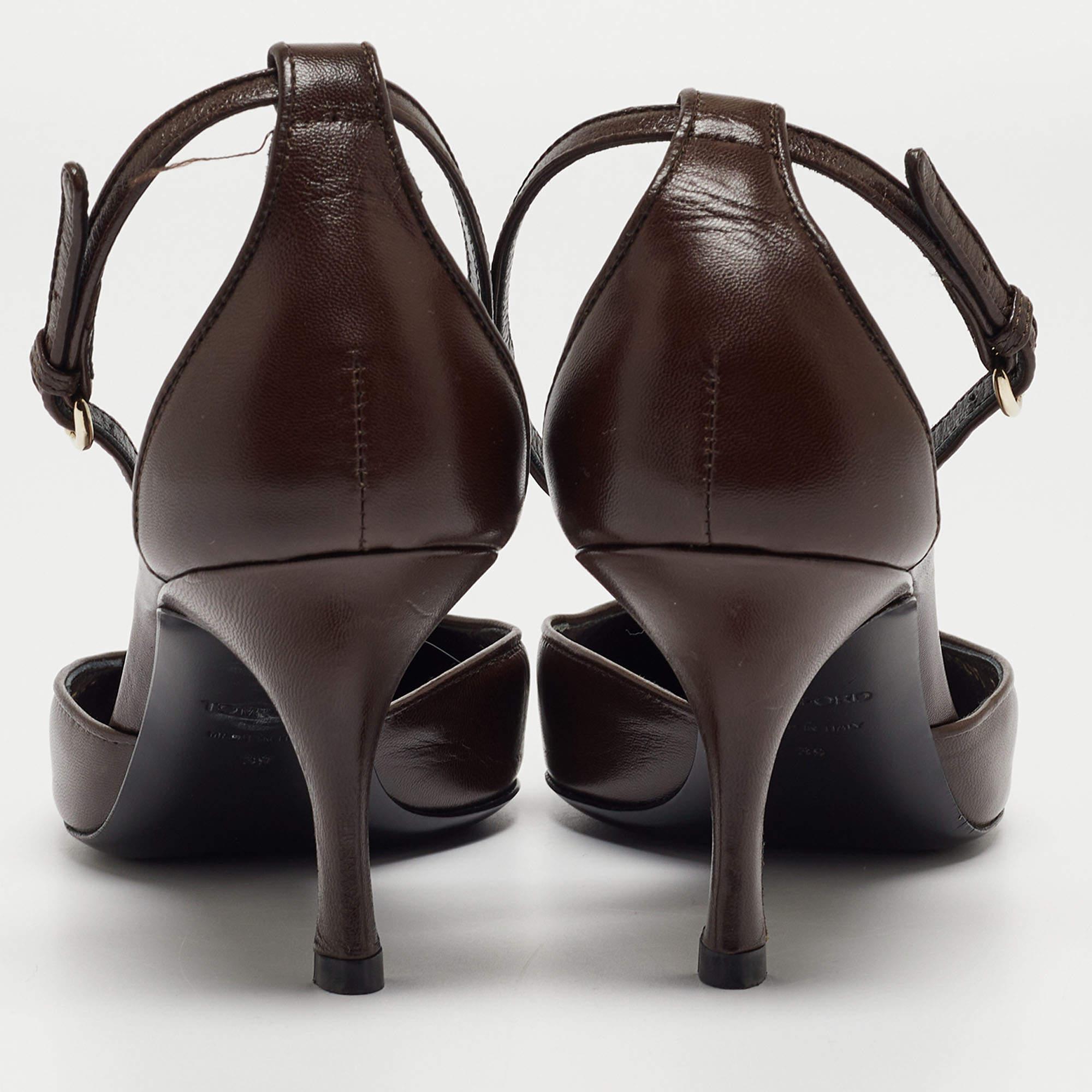 Tom Ford Brown Leather Ankle Strap D'orsay Pumps Size 39 en vente 2