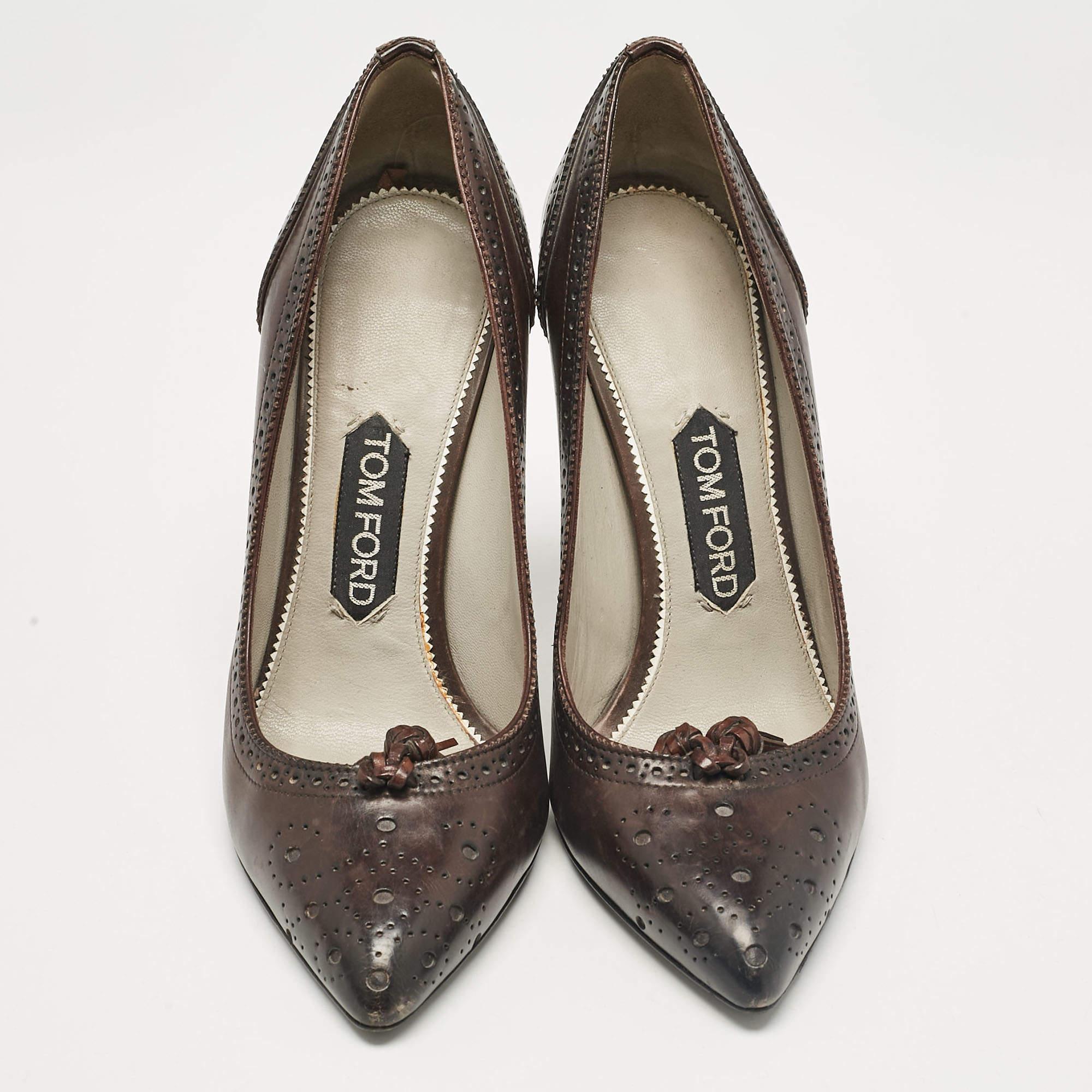 Noir Tom Ford Leather Brown Bow Pointed Toe Pumps Size 37 (escarpins à bout pointu avec nœud en cuir) en vente