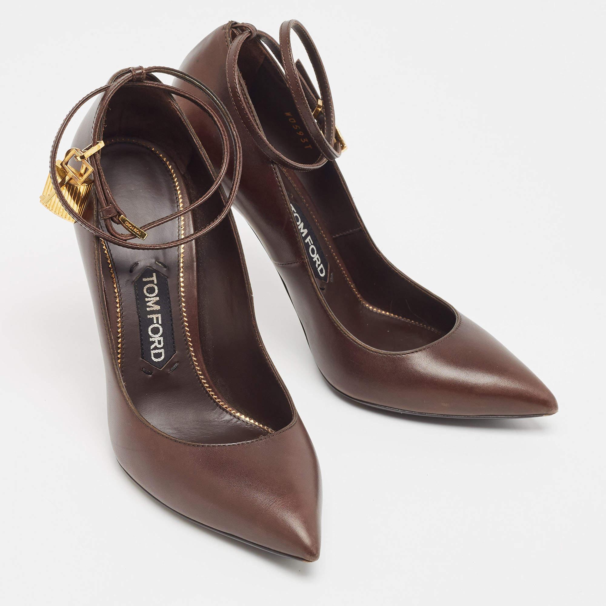 Tom Ford Brown Leather Padlock Ankle Wrap Pumps Size 39 In Good Condition For Sale In Dubai, Al Qouz 2