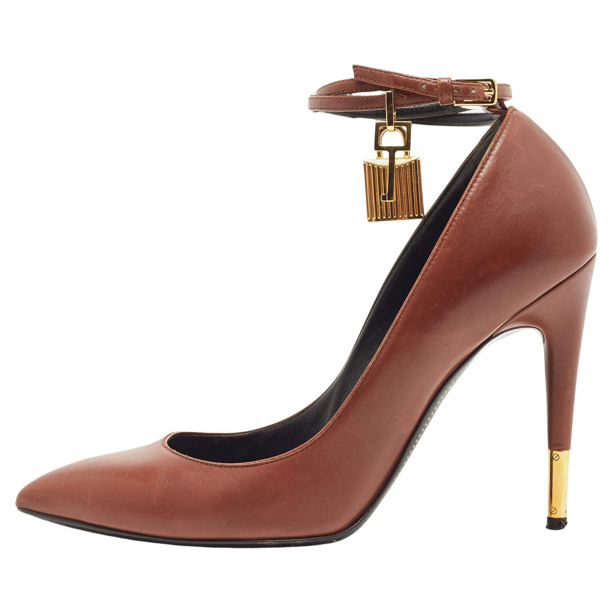 Tom Ford Brown Leather Padlock Pumps Size 38.5 For Sale