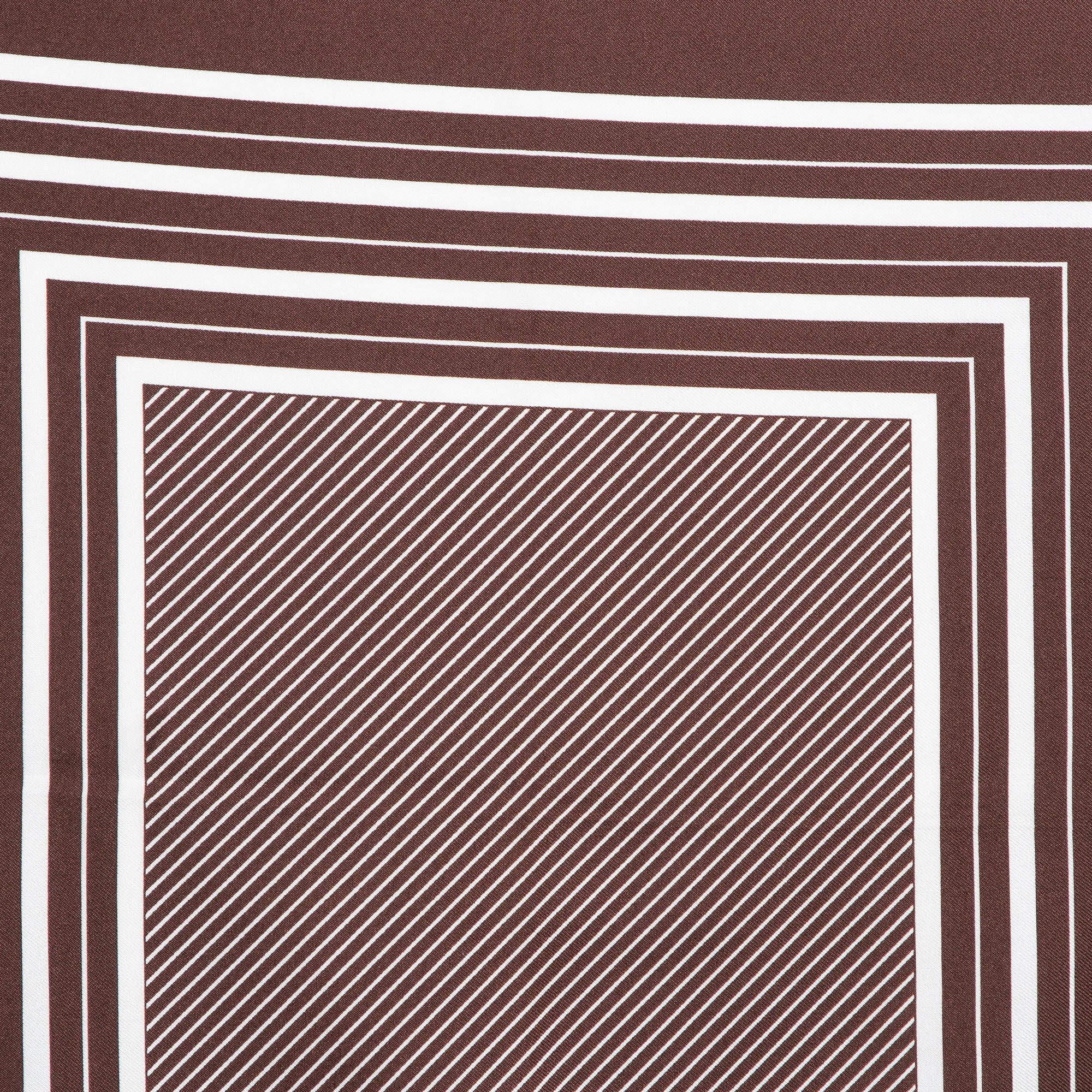 Enhance your attire with the Tom Ford pocket square. Crafted from premium silk it features a refined design adding a touch of finesse to any outfit. Perfect for formal and casual occasions this pocket square exudes timeless style and sophistication.