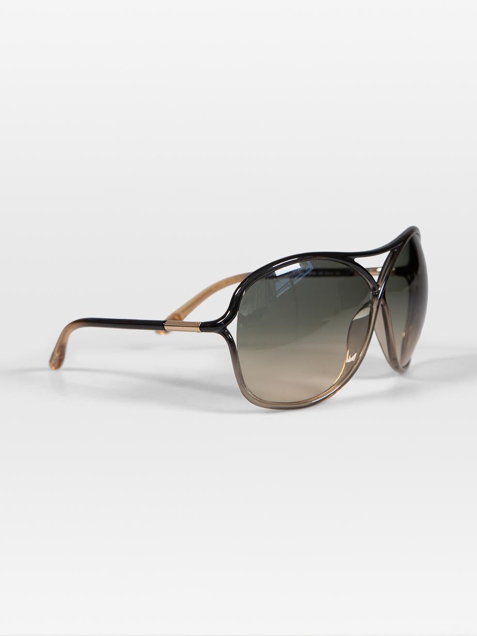 CONDITION is Very good. Minimal wear to the sunglasses is evident. Scratching to both lenses. Tarnishing to both temples on this used Tom Ford designer resale item. This pair of sunglasses comes in the original case.
 
 
 
 Details
 
 
 Brown
 
