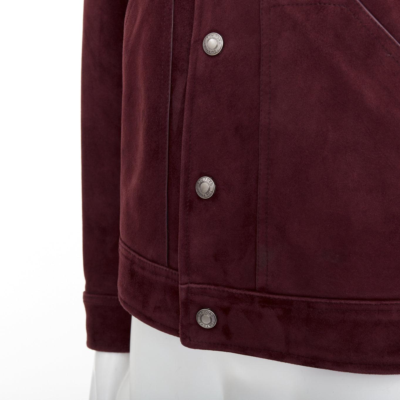 Tom Ford giacca trucker western in pelle scamosciata bordeaux con bottoni logo IT50 L. in vendita 3