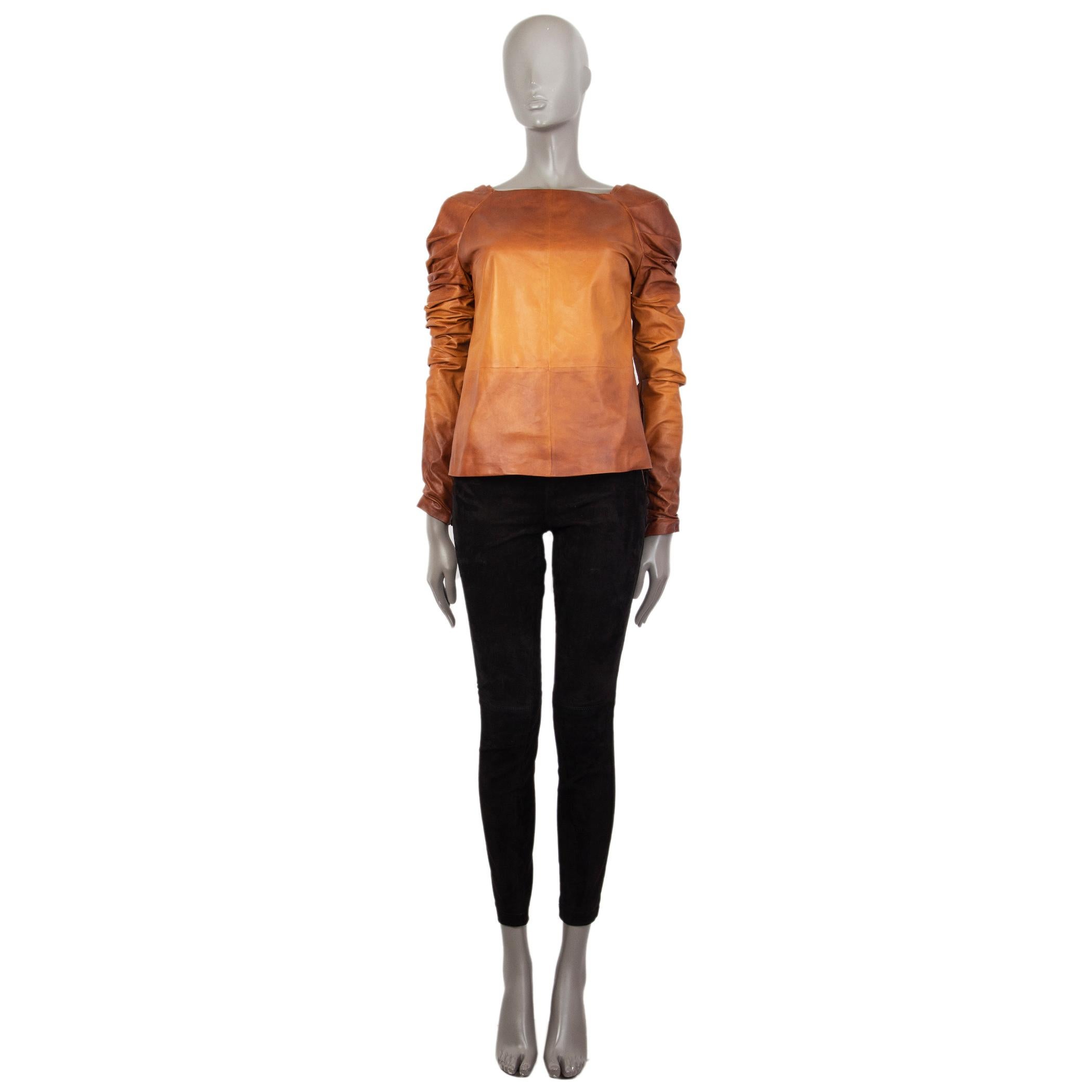 100% authentic Tom Ford draped long sleeve blouse in cognac ombre leather with a square neck. Closes on the back with a concealed zipper. Lined in silk (100%). Has been worn and is in excellent condition. 

Measurements
Tag Size	38
Size	XS
Shoulder