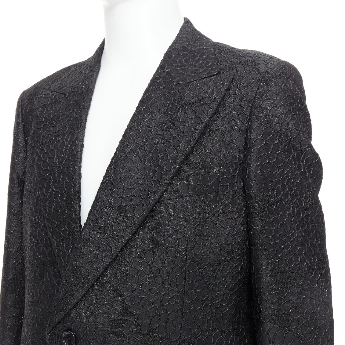 TOM FORD Cooper blazer de esmoquin con solapa de pico en brocado 3D floral negro IT52 XL
Referencia: TGAS/E00717
Marca: Tom Ford
Diseñador: Tom Ford
Model No: Cooper
Colección: 2022
Material: Seda, Mezcla
Color: Negro
Patrón: Brocado
Cierre: