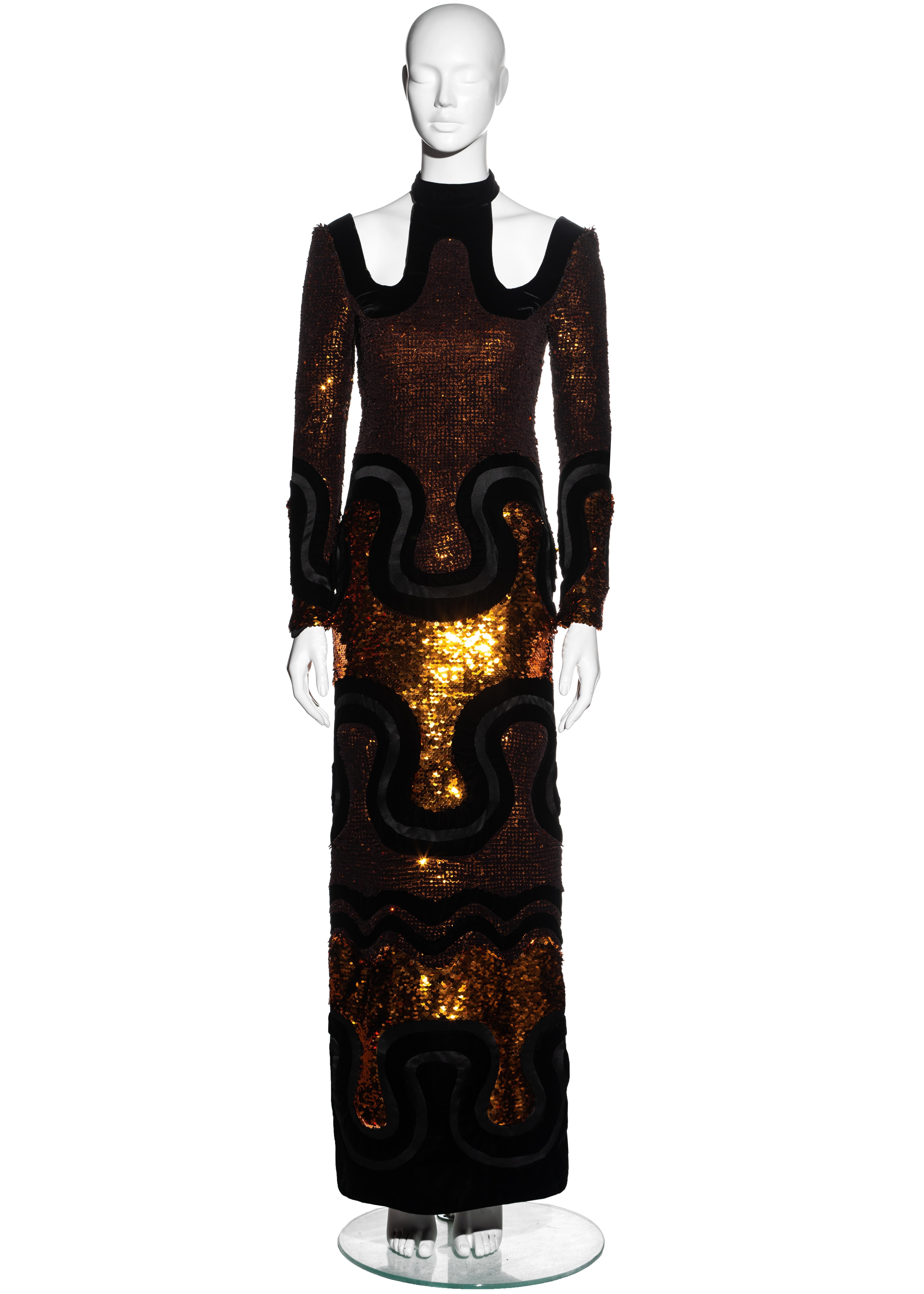 ▪ Tom Ford copper sequin evening maxi dress 
▪ Undulating velvet and silk panels
▪ Cut outs at shoulders 
▪ High leg slit at centre back
▪ IT 38 - FR 34 - UK 6 - US 2
▪ Fall-Winter 2015