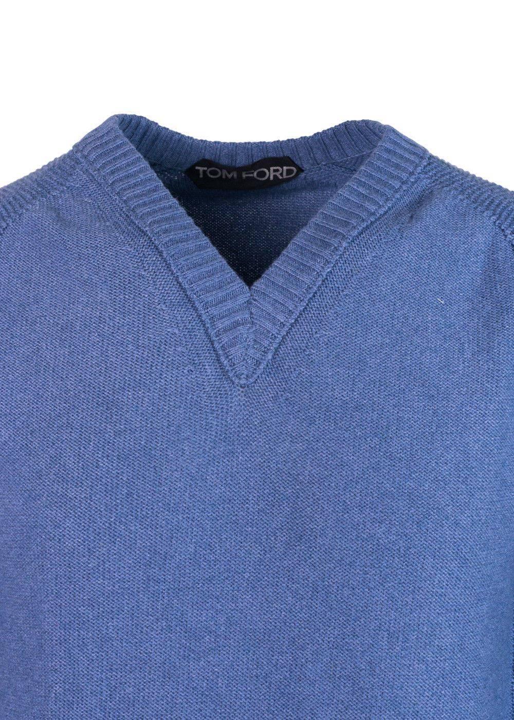 Tom Ford Cotton Blend Knitted V Neck Raglan Sweater In New Condition For Sale In Brooklyn, NY