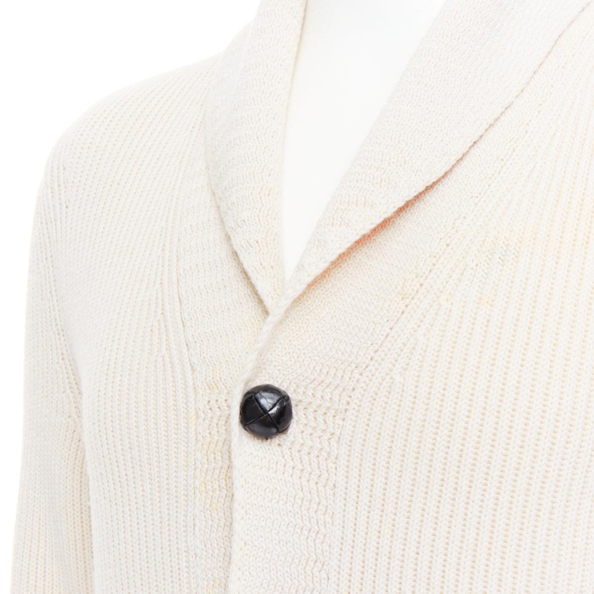 TOM FORD crème 100% laine col châle côtelé cardigan boutonné IT46 S
Référence : CNLE/A00377
Marque : Tom Ford
MATERIAL : Laine
Couleur : Crème
Motif : Solide
Fermeture : bouton
Fabriqué en : Italie

CONDITION :
Condition : Bon, cet article est un