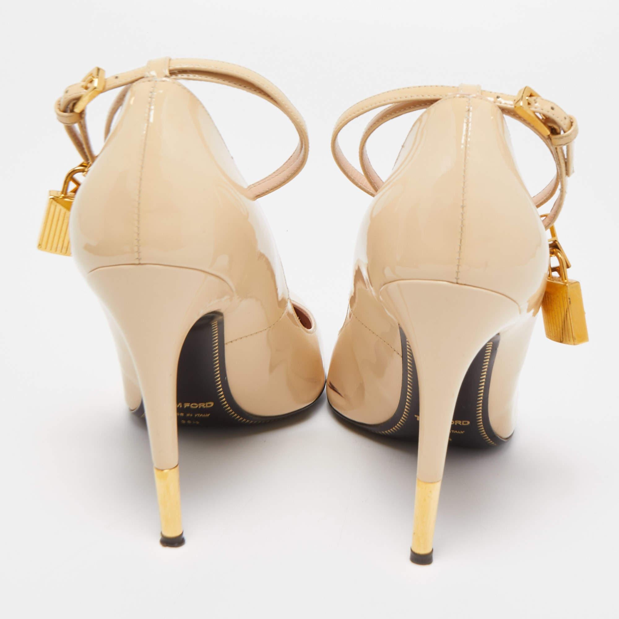 Tom Ford Cream Patent Leather Padlock Ankle Strap Pumps Size 38.5 In Good Condition In Dubai, Al Qouz 2