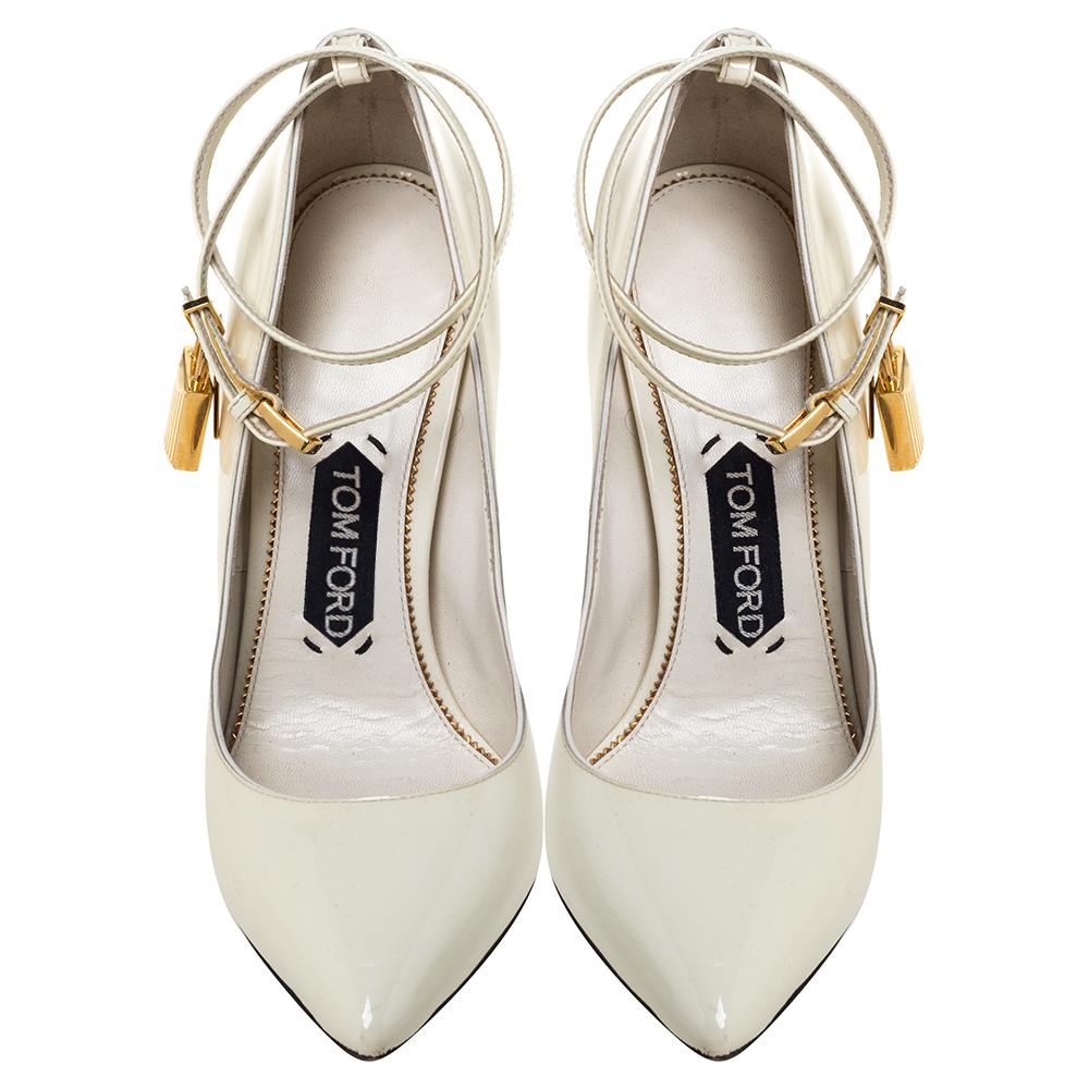 Designed with minimal aesthetics, these Tom Ford pumps are a feast for fashion lovers! The cream patent leather body is detailed with pointed toes, ankle wraps that exhibit a gold-tone padlock, and 11 cm heels. The comfortable insoles lined with