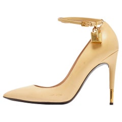 Tom Ford Cremefarbene Padlock-Pumps aus Lackleder Größe 41