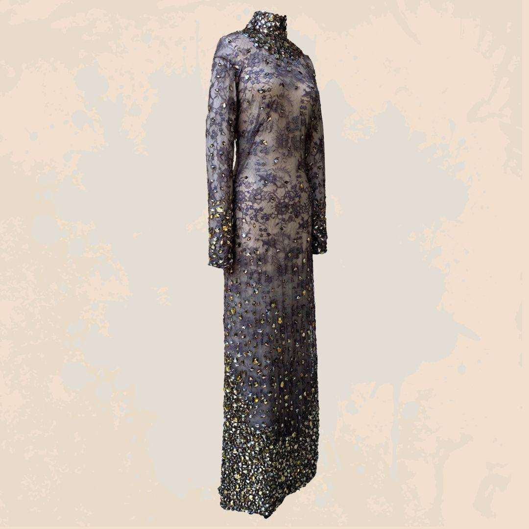 Tom Ford Crystal verziertes Statement-Kleid F/W 2011 Größe 38IT (Grau) im Angebot