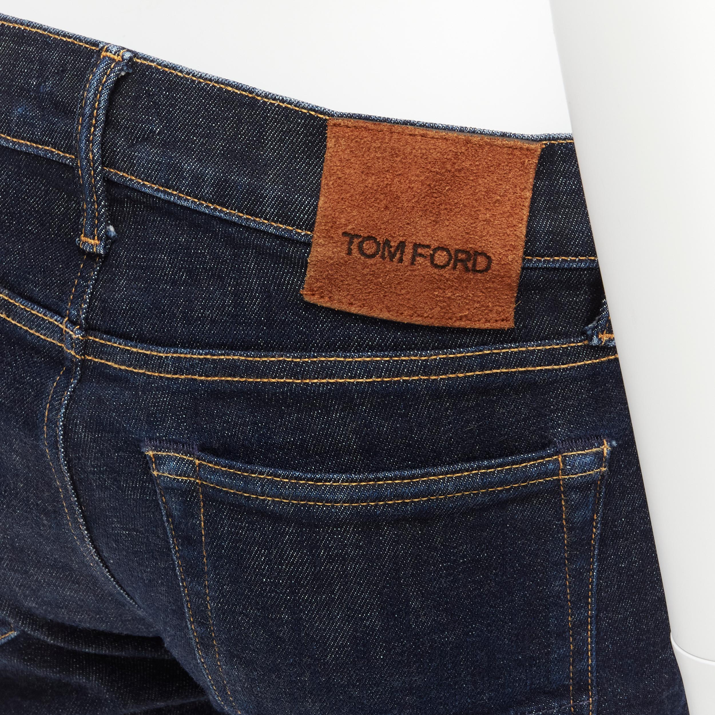 Jeans cropped TOM FORD bleu foncé classique en denim délavé avec étiquette logo 28